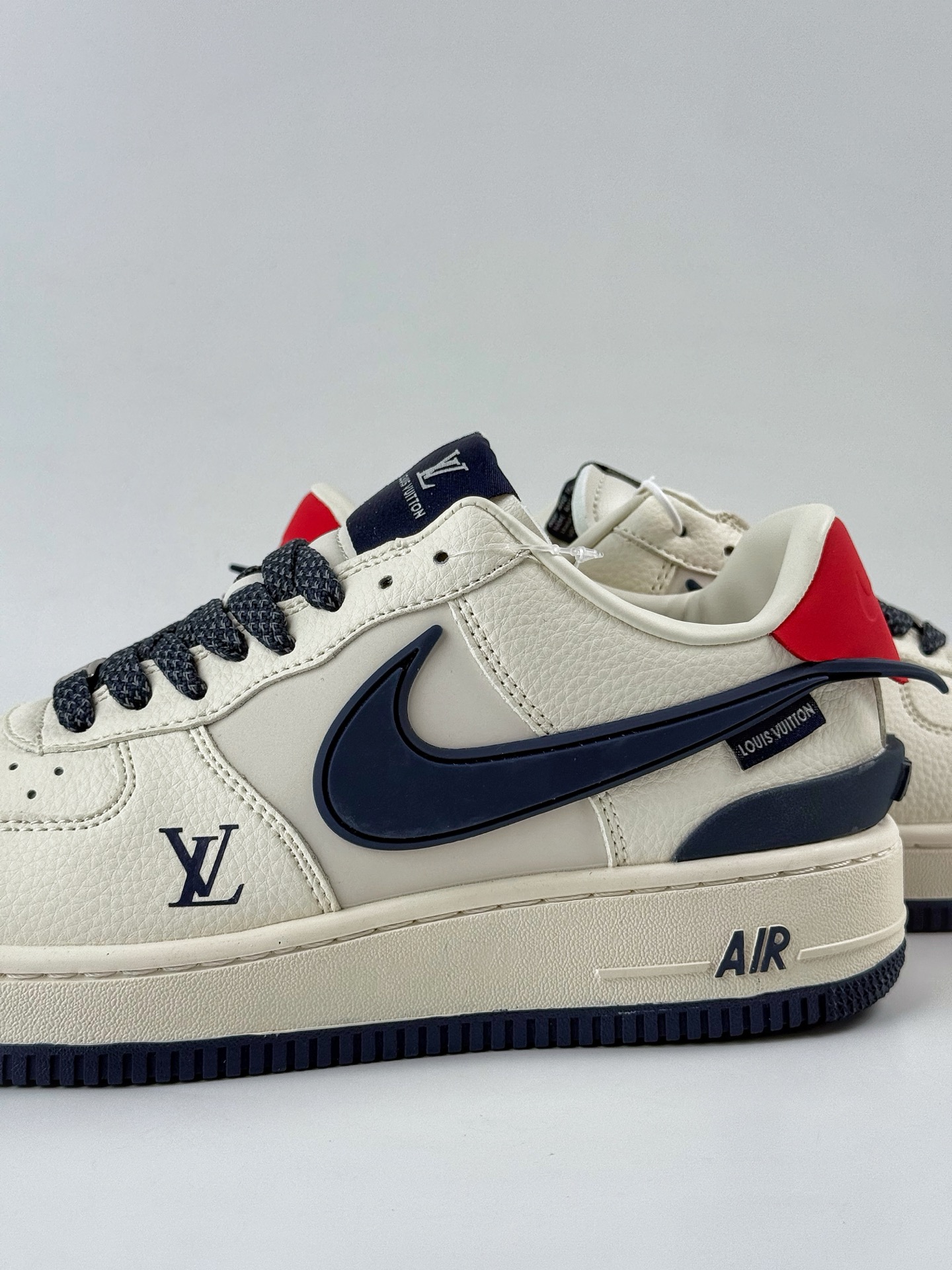 260 Nike Air Force 1 Low 07 x Louis Vuitton 白蓝大钩满天星 XS3464-575