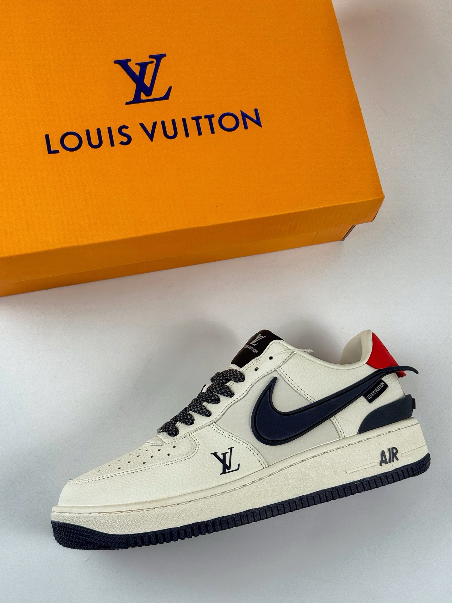 260 Nike Air Force 1 Low 07 x Louis Vuitton 白蓝大钩满天星 XS3464-575