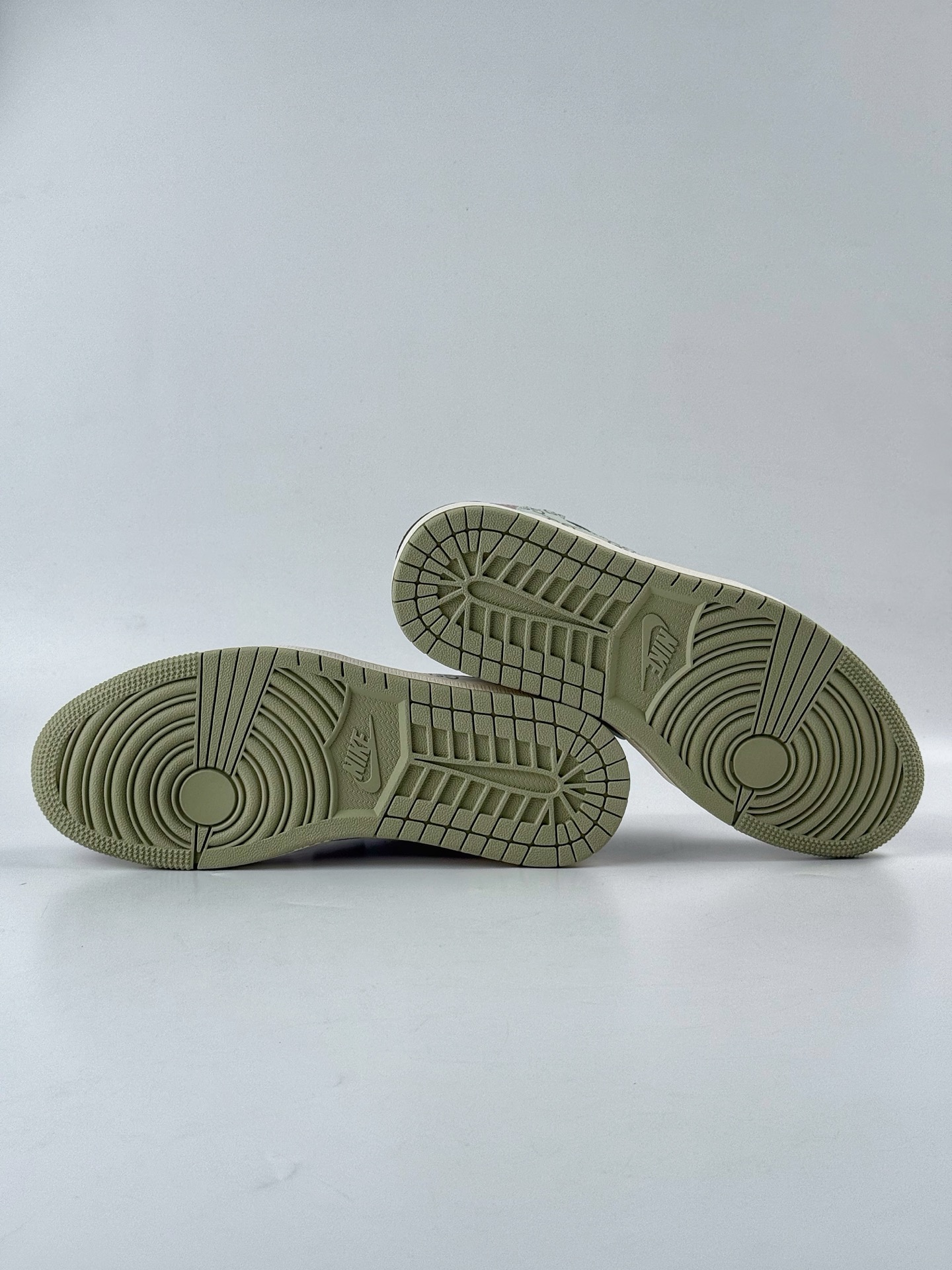 260 Travis Scott x Nike Air Jordan 1 Low x GUCCI Air Jordan 1 Low 反转棕紫小勾倒钩 XD0798-305