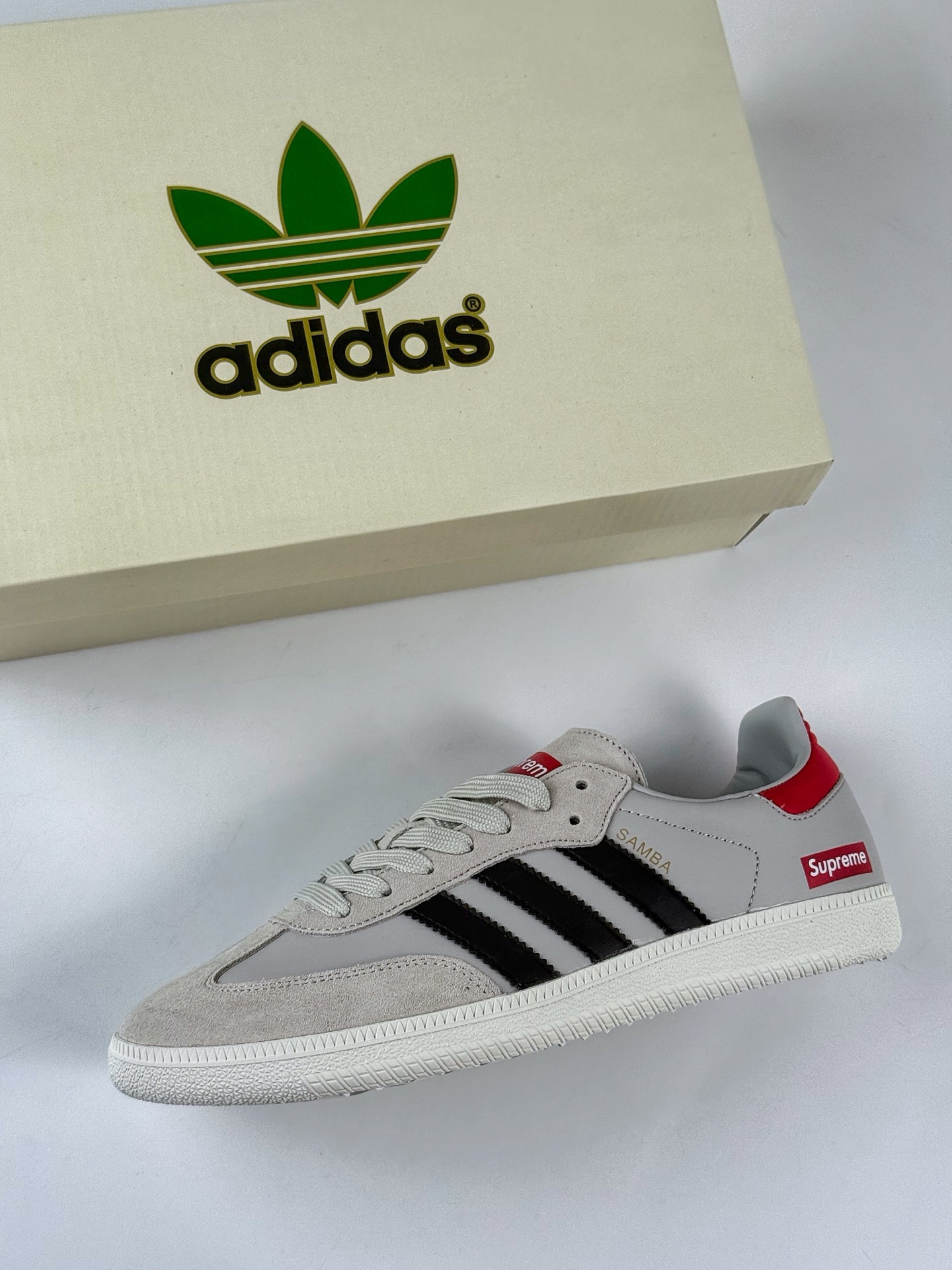 200 adidas originals Samba OG x Supreme 灰黑 桑巴舞系列复古经典轻便板鞋 GJ75814