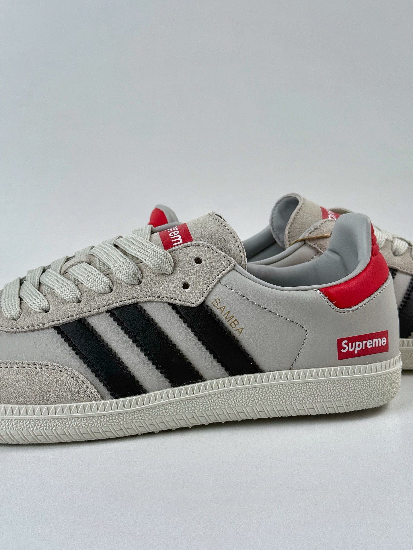 200 adidas originals Samba OG x Supreme 灰黑 桑巴舞系列复古经典轻便板鞋 GJ75814