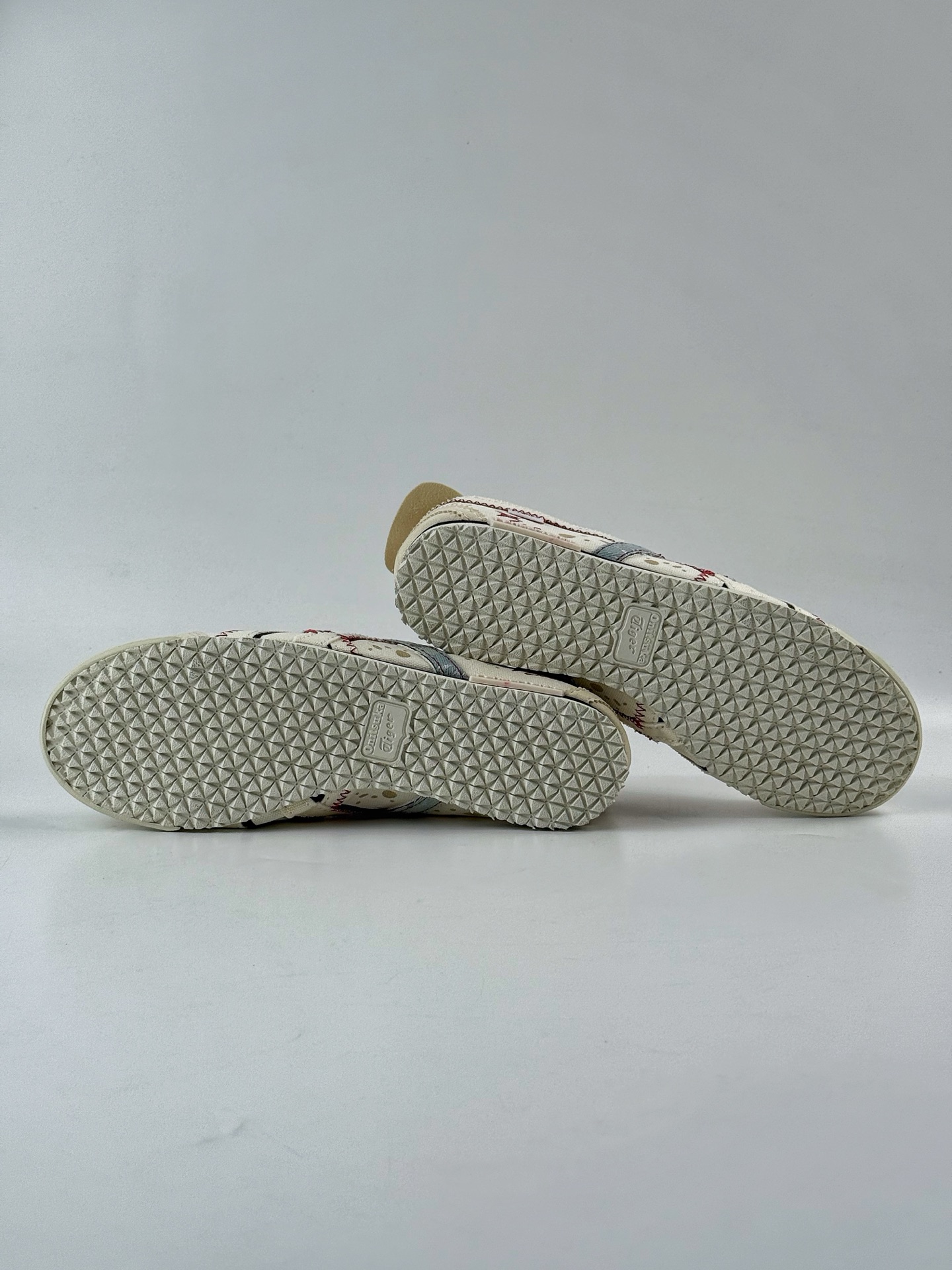 140 Onitsuka Tiger Mexico 66 SLIP-ON 搭单品 板鞋 1183A360-205