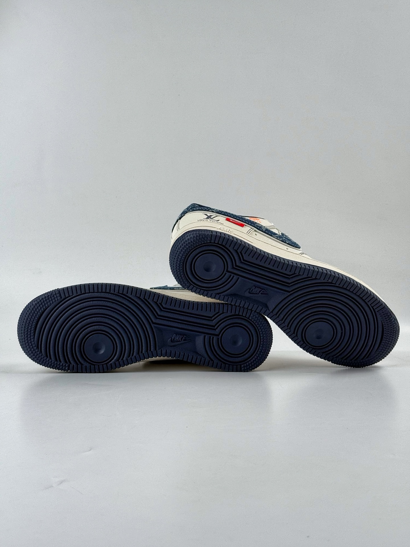 260 Nike Air Force 1 Low 07 x Louis Vuitton 白蓝小勾满天星 YX5066-345