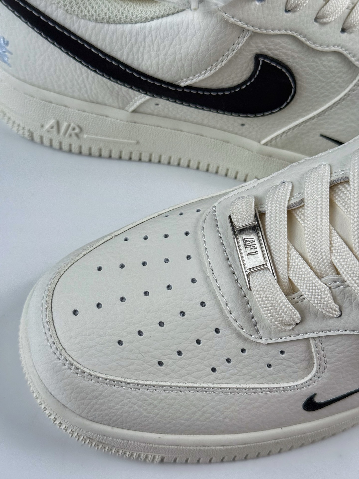 260 Nike Air Force 1 Low 07 发财 白黑小勾 CS5288-025