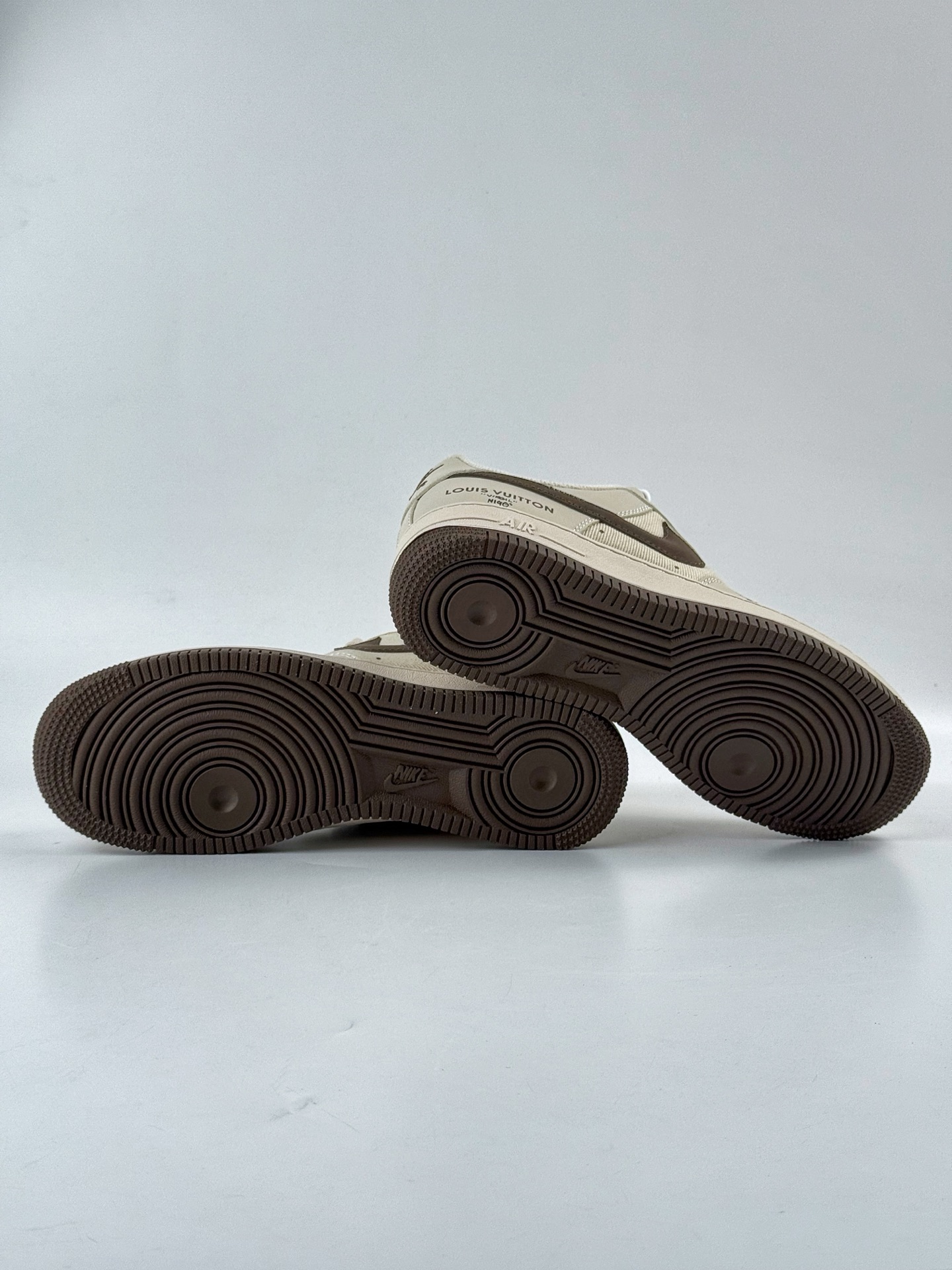 260 Nike Air Force 1 Low 07 x Louis Vuitton 米黑 QW5836-004