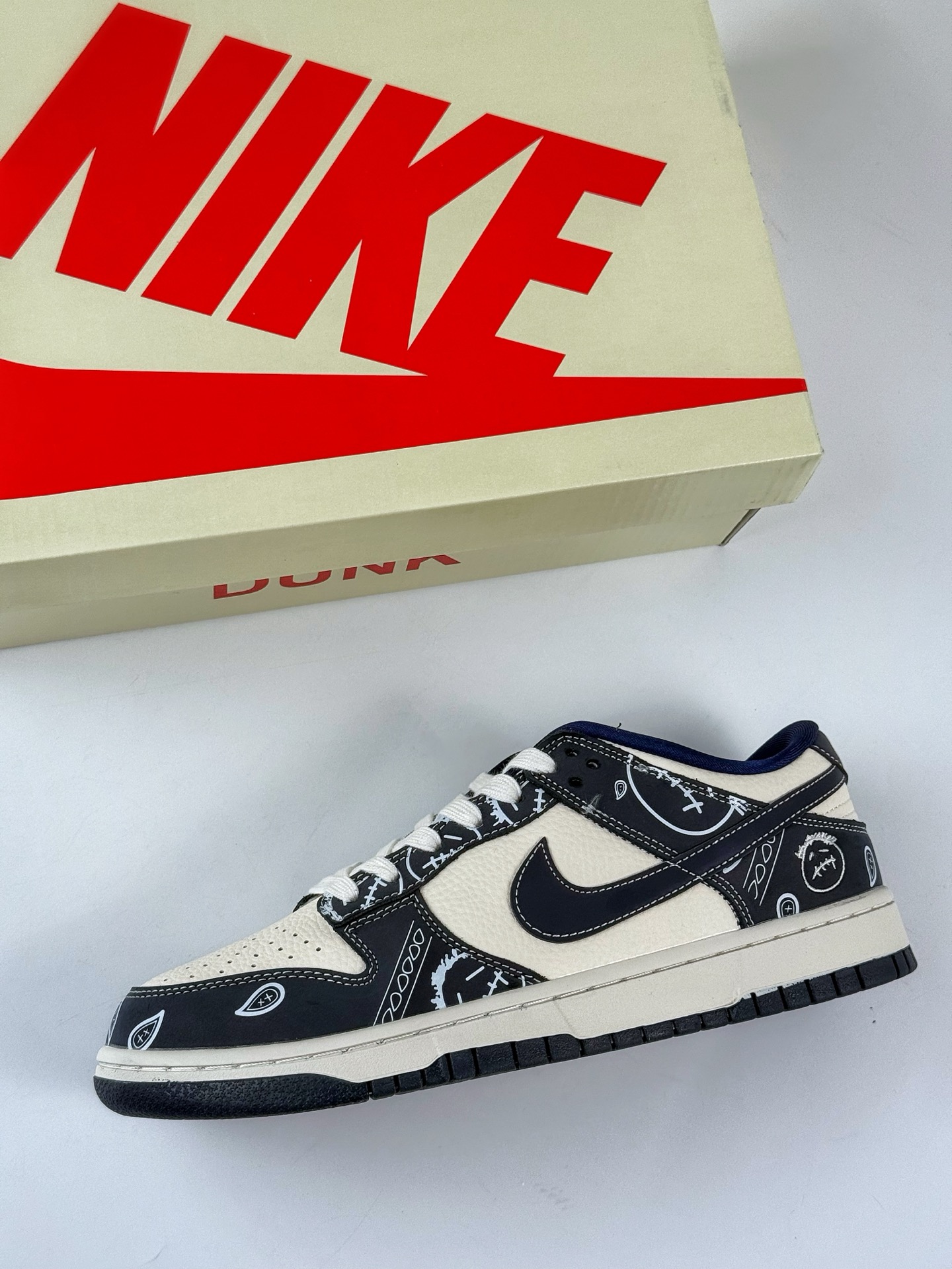 280 Nike SB Dunk Low 黑白 KK1333-046