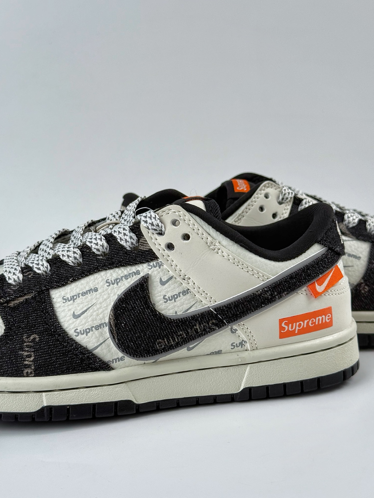 280 Nike SB Dunk Low x Supreme 黑白小勾满天星 SC9207-414