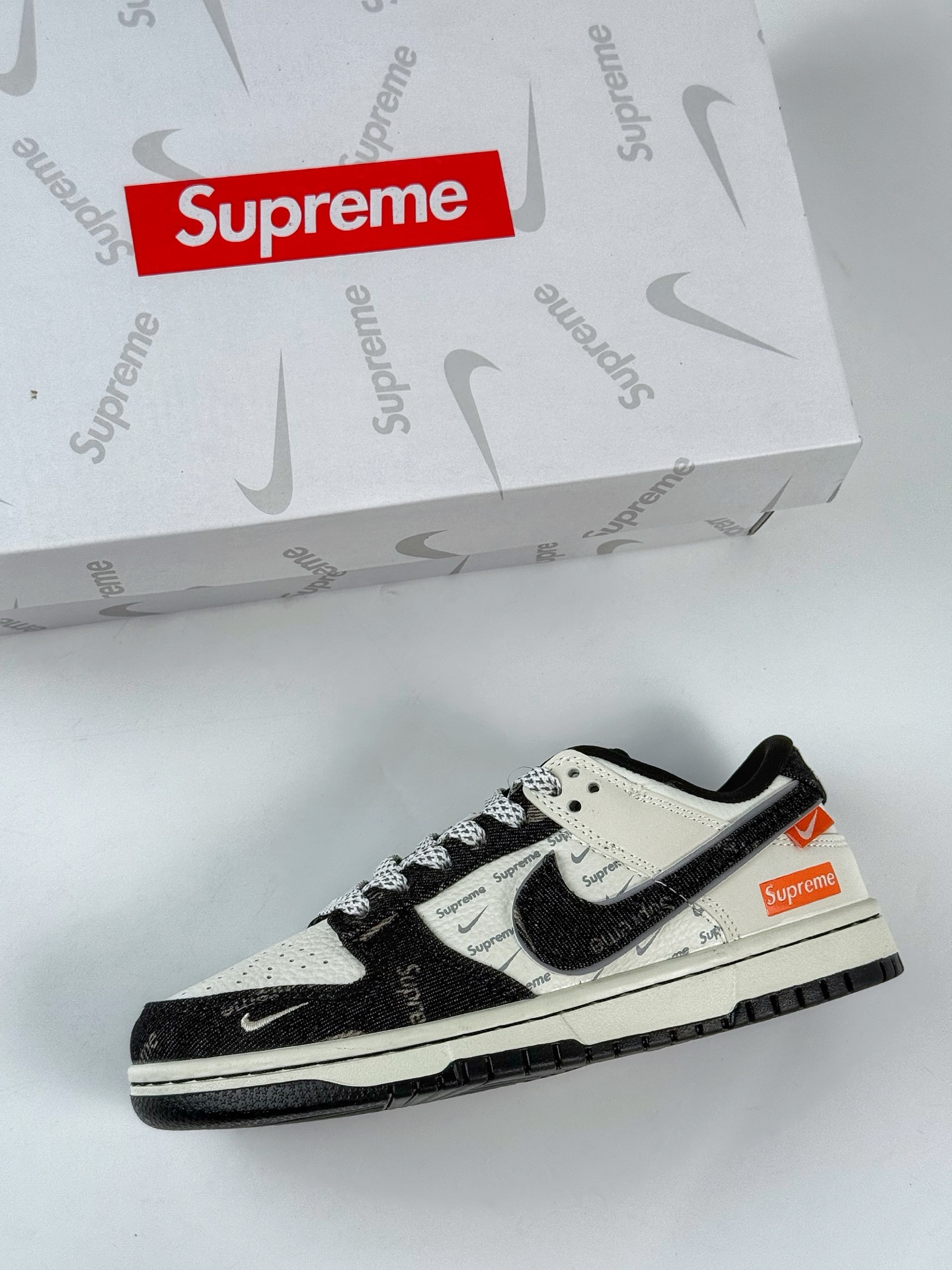 280 Nike SB Dunk Low x Supreme 黑白小勾满天星 SC9207-414