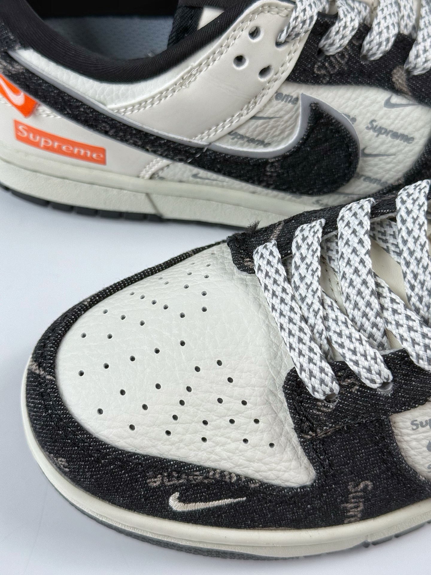 280 Nike SB Dunk Low x Supreme 黑白小勾满天星 SC9207-414