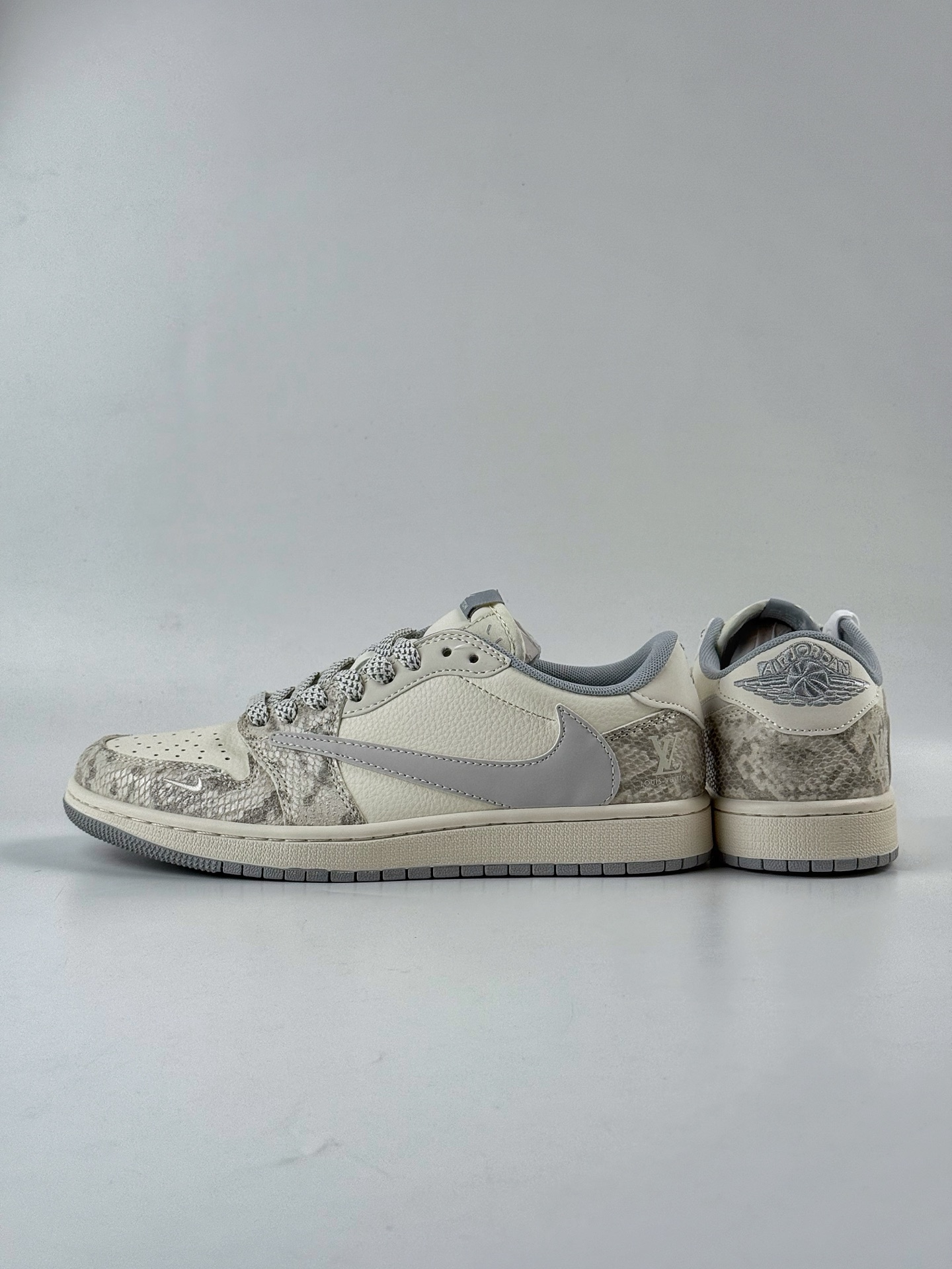 280 Travis Scott x Nike Air Jordan 1 Low x Louis Vuitton Air Jordan 1 Low 反转灰白小勾满天星倒钩 XS7089-620