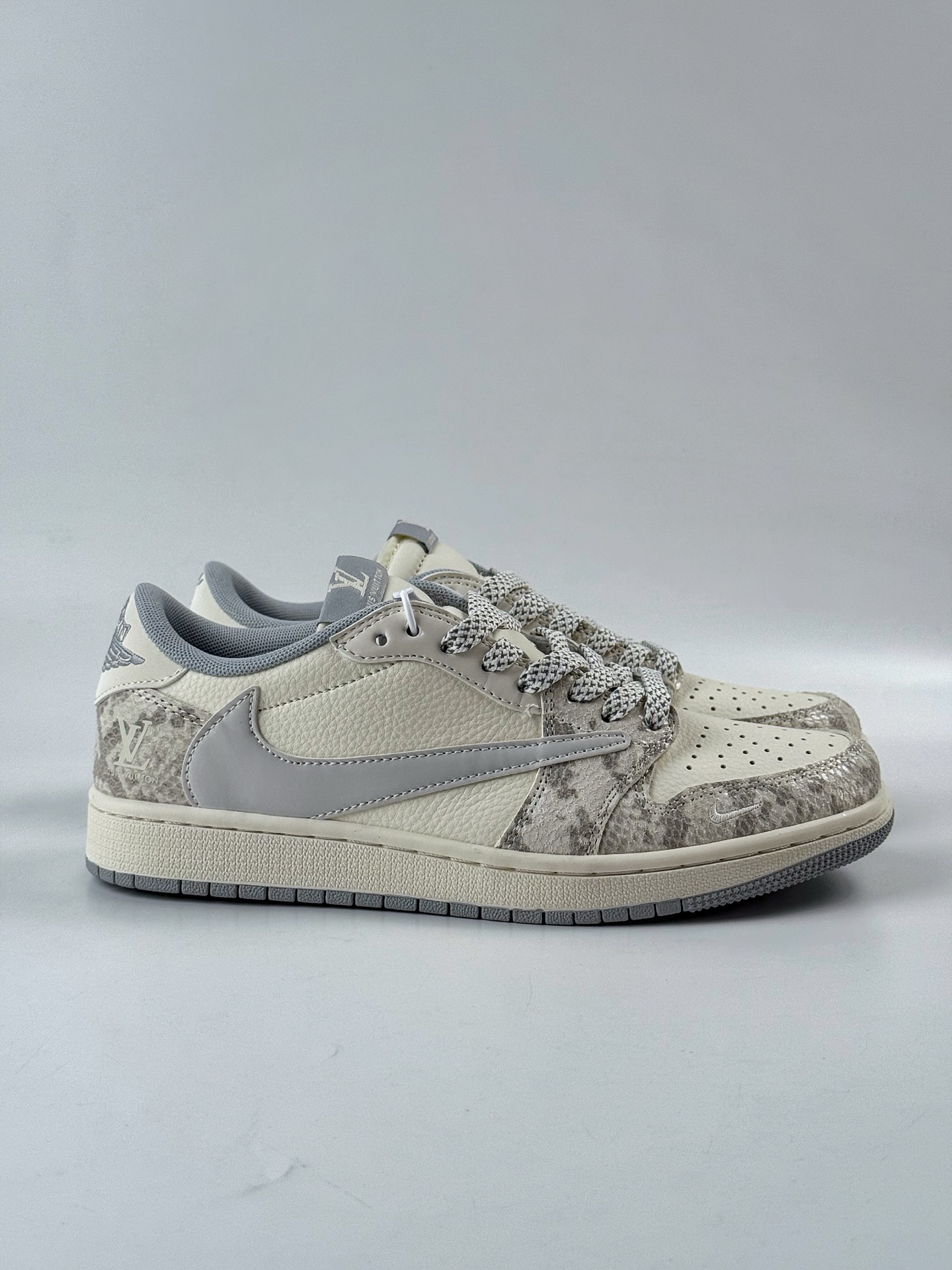 280 Travis Scott x Nike Air Jordan 1 Low x Louis Vuitton Air Jordan 1 Low 反转灰白小勾满天星倒钩 XS7089-620