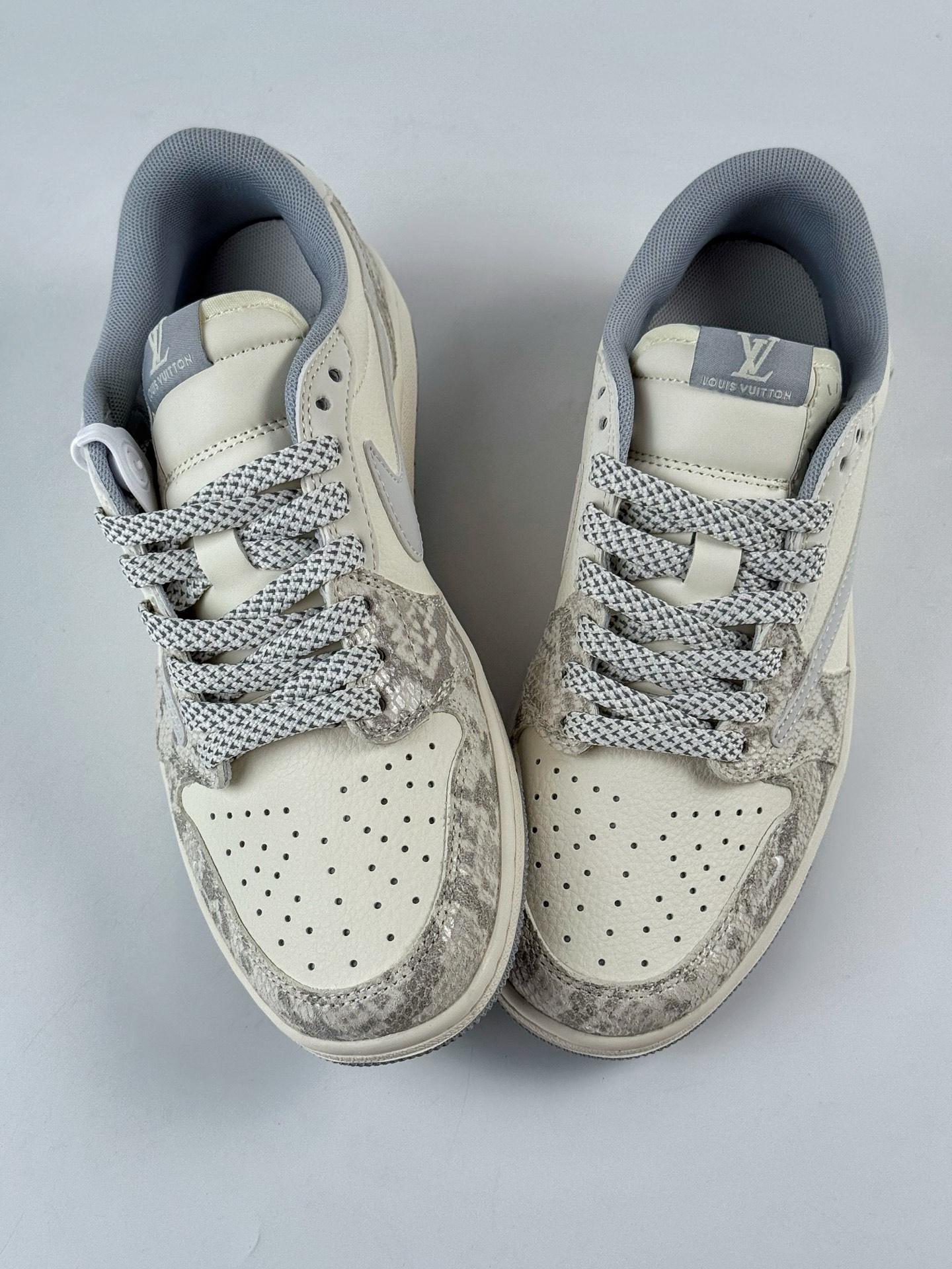 280 Travis Scott x Nike Air Jordan 1 Low x Louis Vuitton Air Jordan 1 Low 反转灰白小勾满天星倒钩 XS7089-620