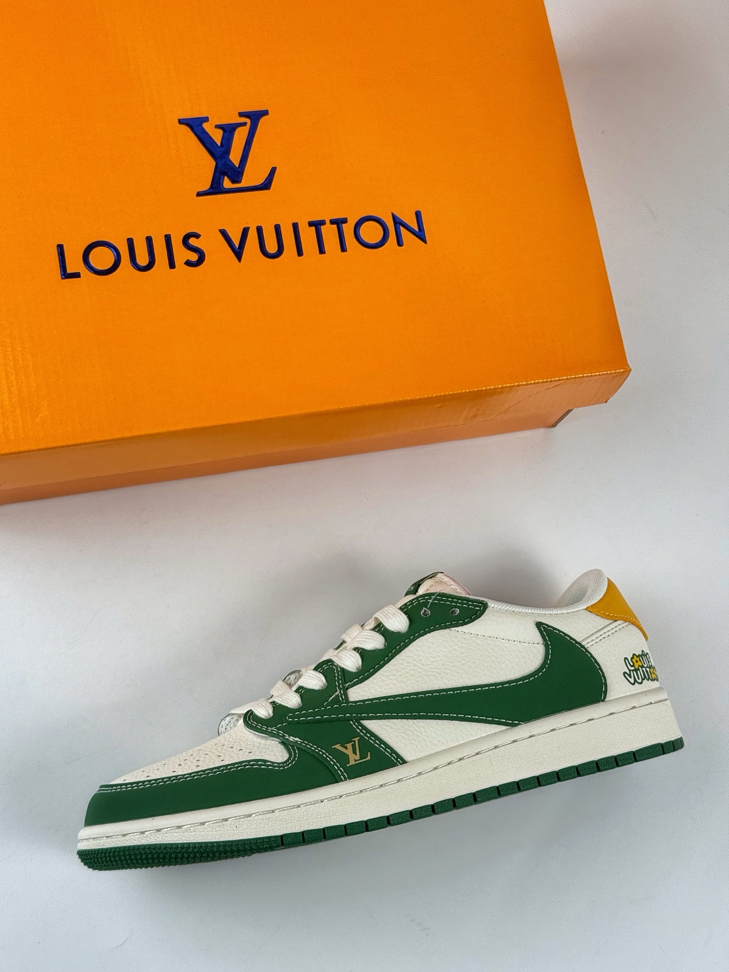 280 Travis Scott x Nike Air Jordan 1 Low x Louis Vuitton Air Jordan 1 Low 反转绿白倒钩 ZH2598-161