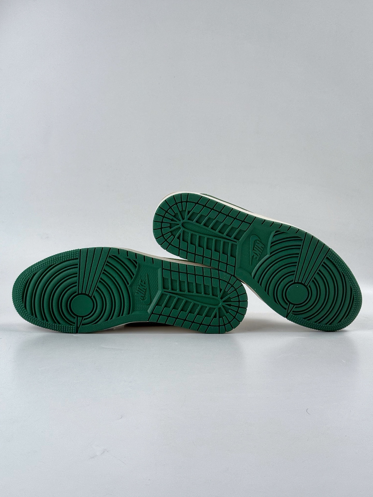 280 Travis Scott x Nike Air Jordan 1 Low x Louis Vuitton Air Jordan 1 Low 反转绿白倒钩 ZH2598-161