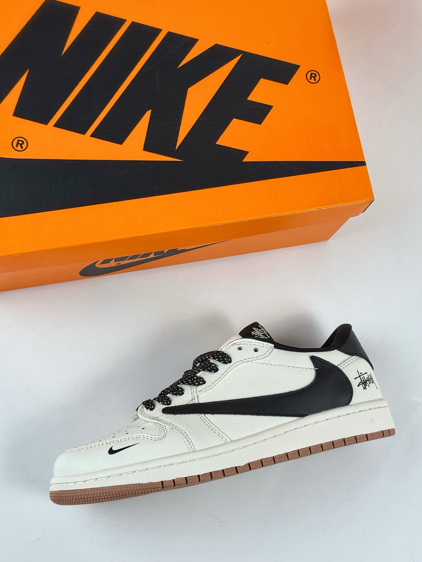 220 Travis Scott x Nike Air Jordan 1 Low x Stussy Air Jordan 1 Low 反转白黑小勾满天星倒钩 JW1188-135