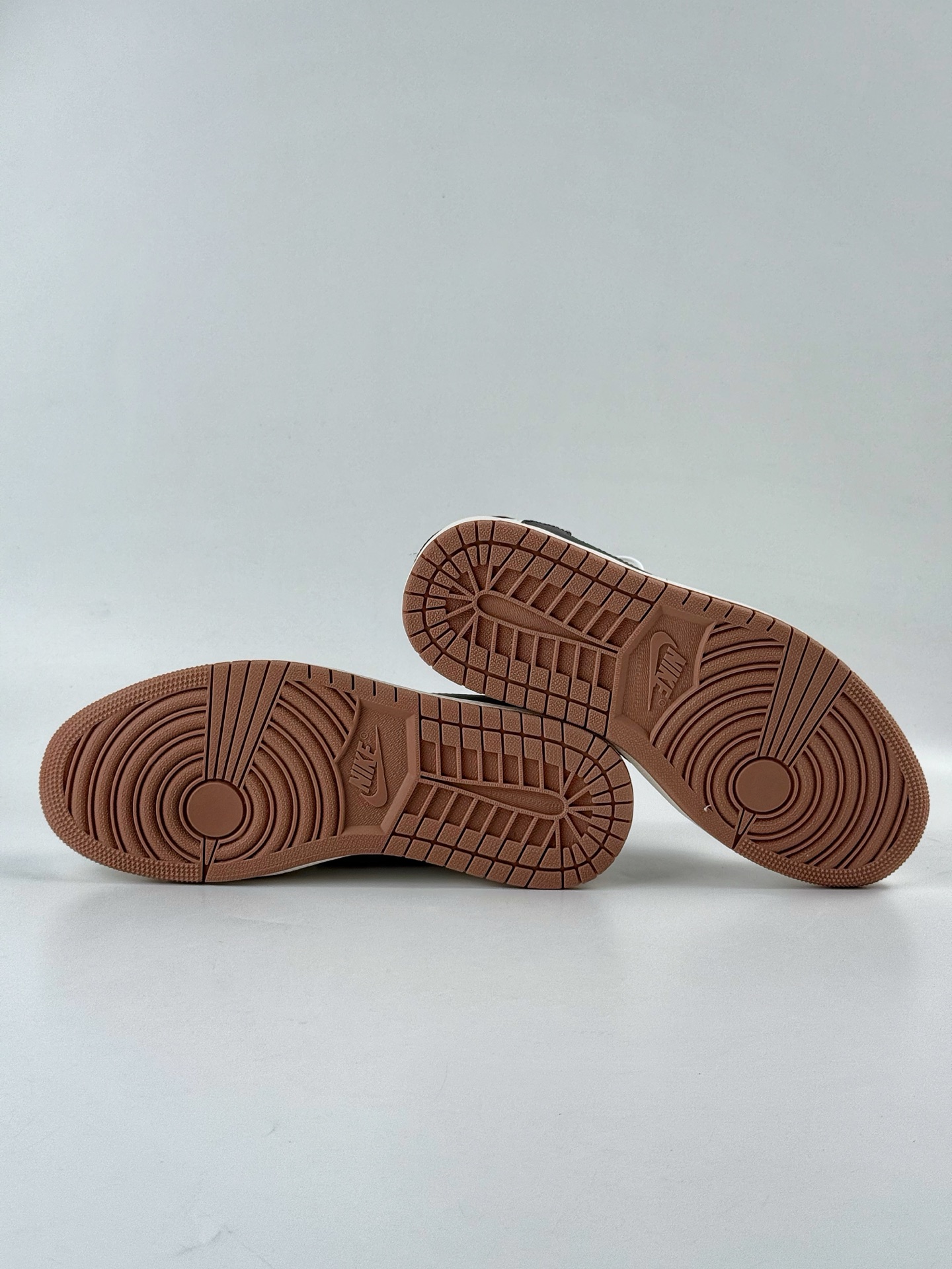 220 Travis Scott x Nike Air Jordan 1 Low x Stussy Air Jordan 1 Low 反转白黑小勾满天星倒钩 JW1188-135