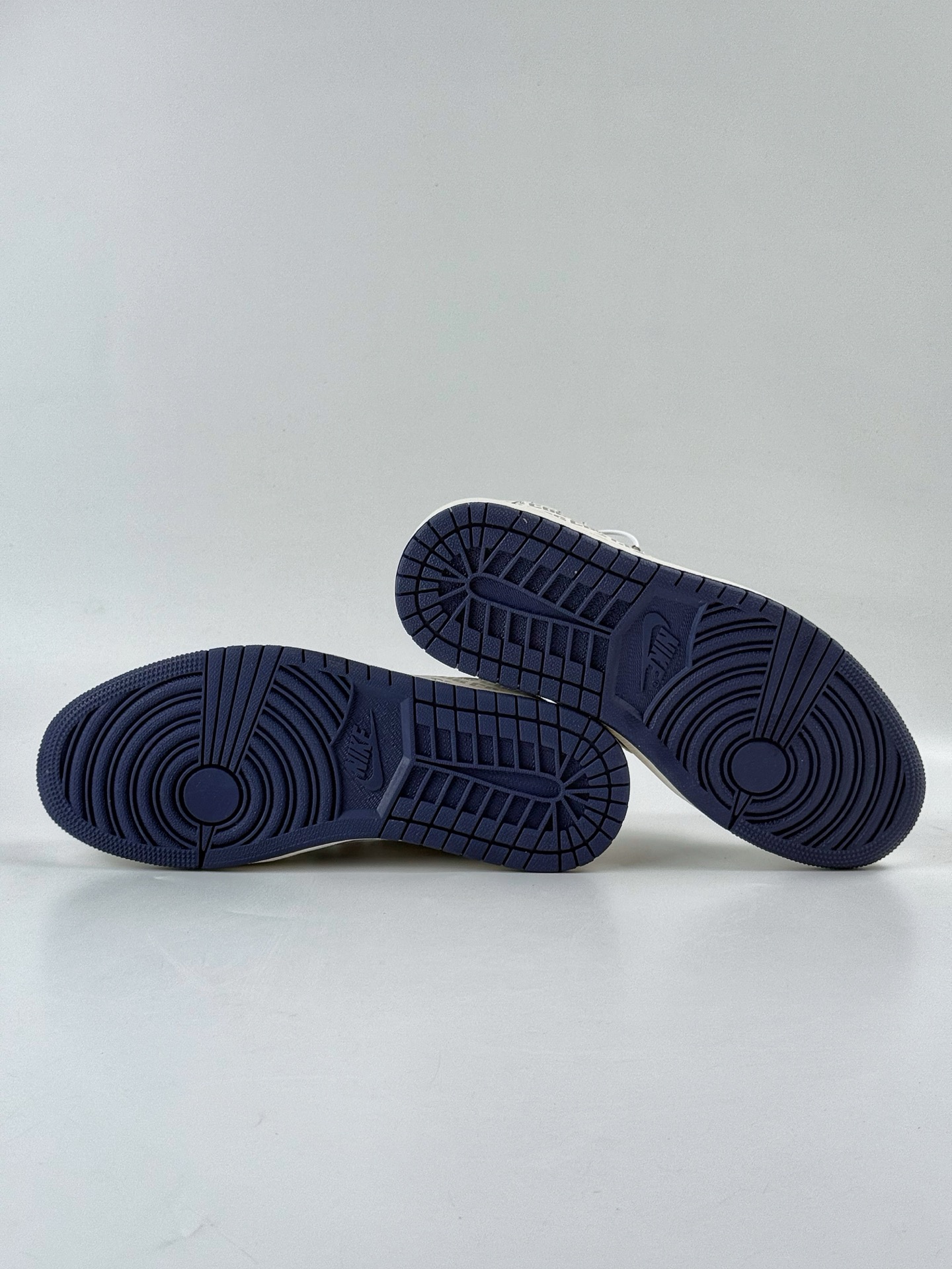 220 Travis Scott x Nike Air Jordan 1 Low x The North Face Air Jordan 1 Low 反转白黑小勾满天星倒钩 JW1188-134