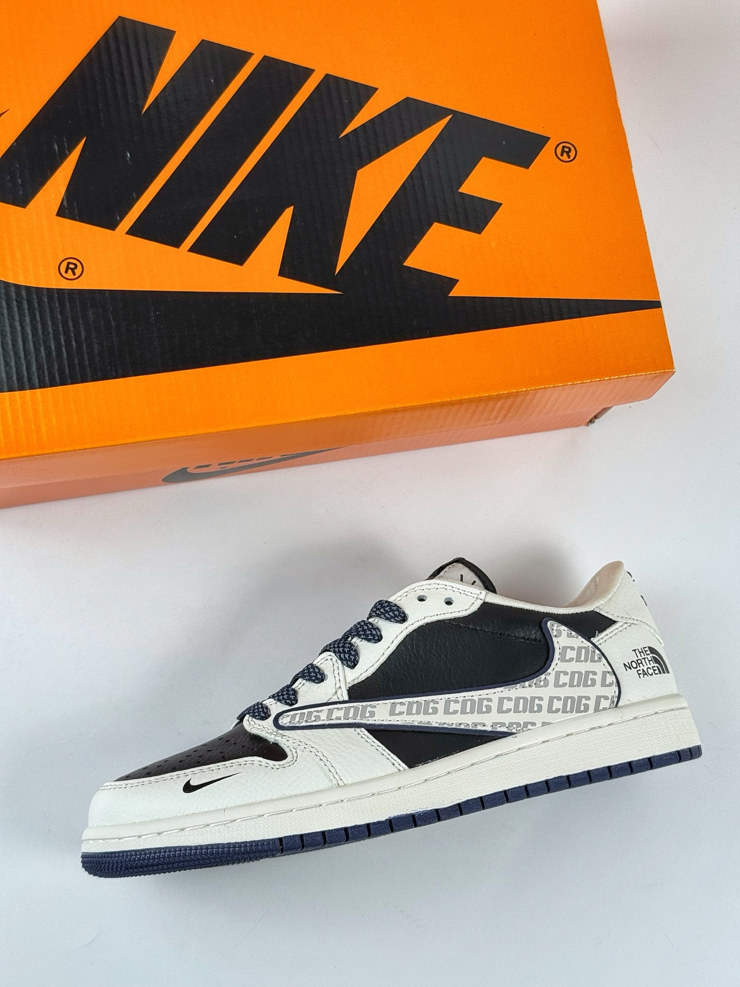 220 Travis Scott x Nike Air Jordan 1 Low x The North Face Air Jordan 1 Low 反转白黑小勾满天星倒钩 JW1188-134