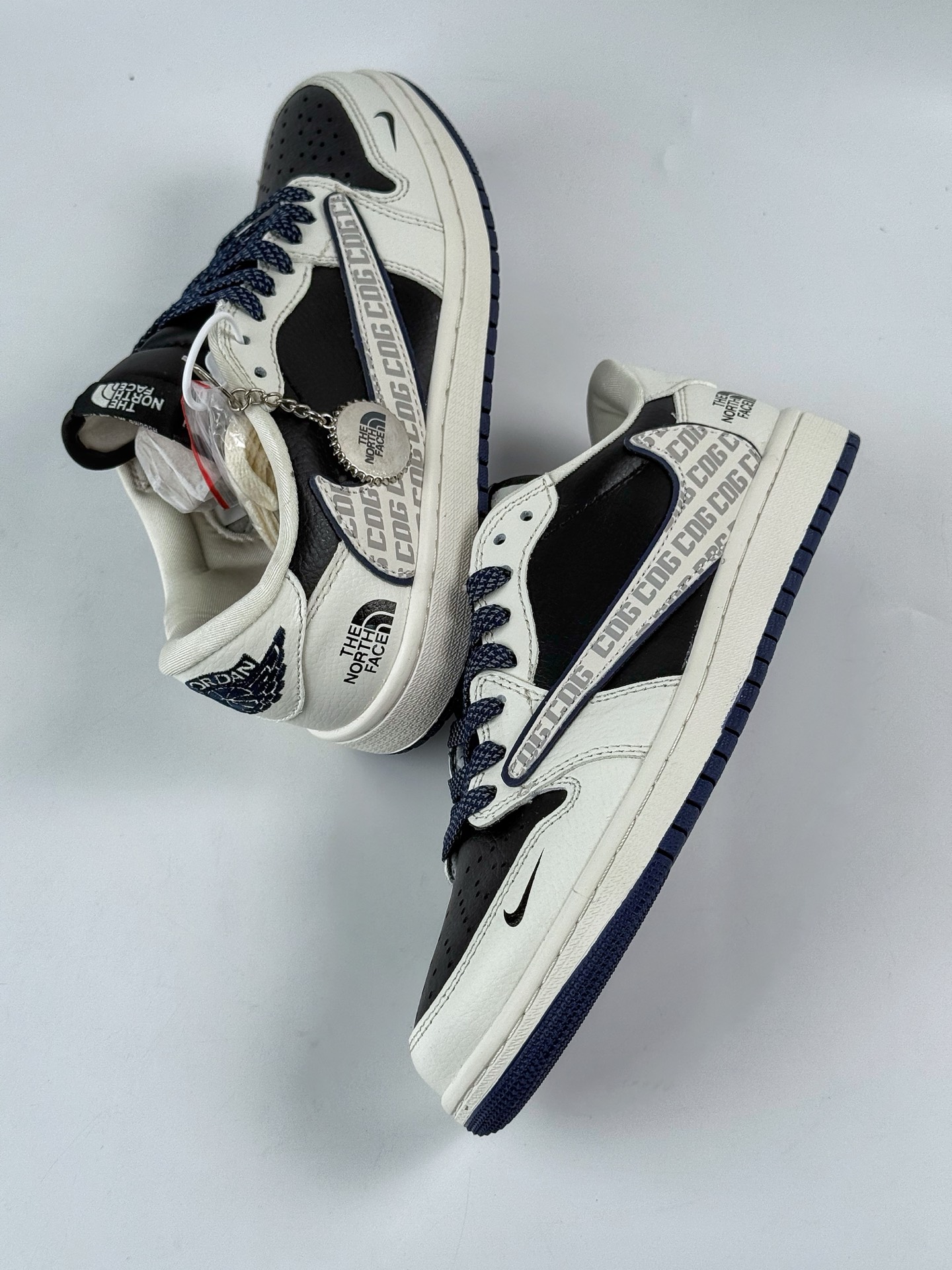 220 Travis Scott x Nike Air Jordan 1 Low x The North Face Air Jordan 1 Low 反转白黑小勾满天星倒钩 JW1188-134