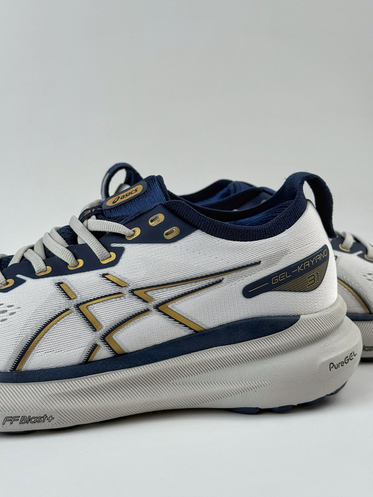 180 Asics Gel-Kayano 31代 运动休闲透气专业跑鞋 1011B995-021