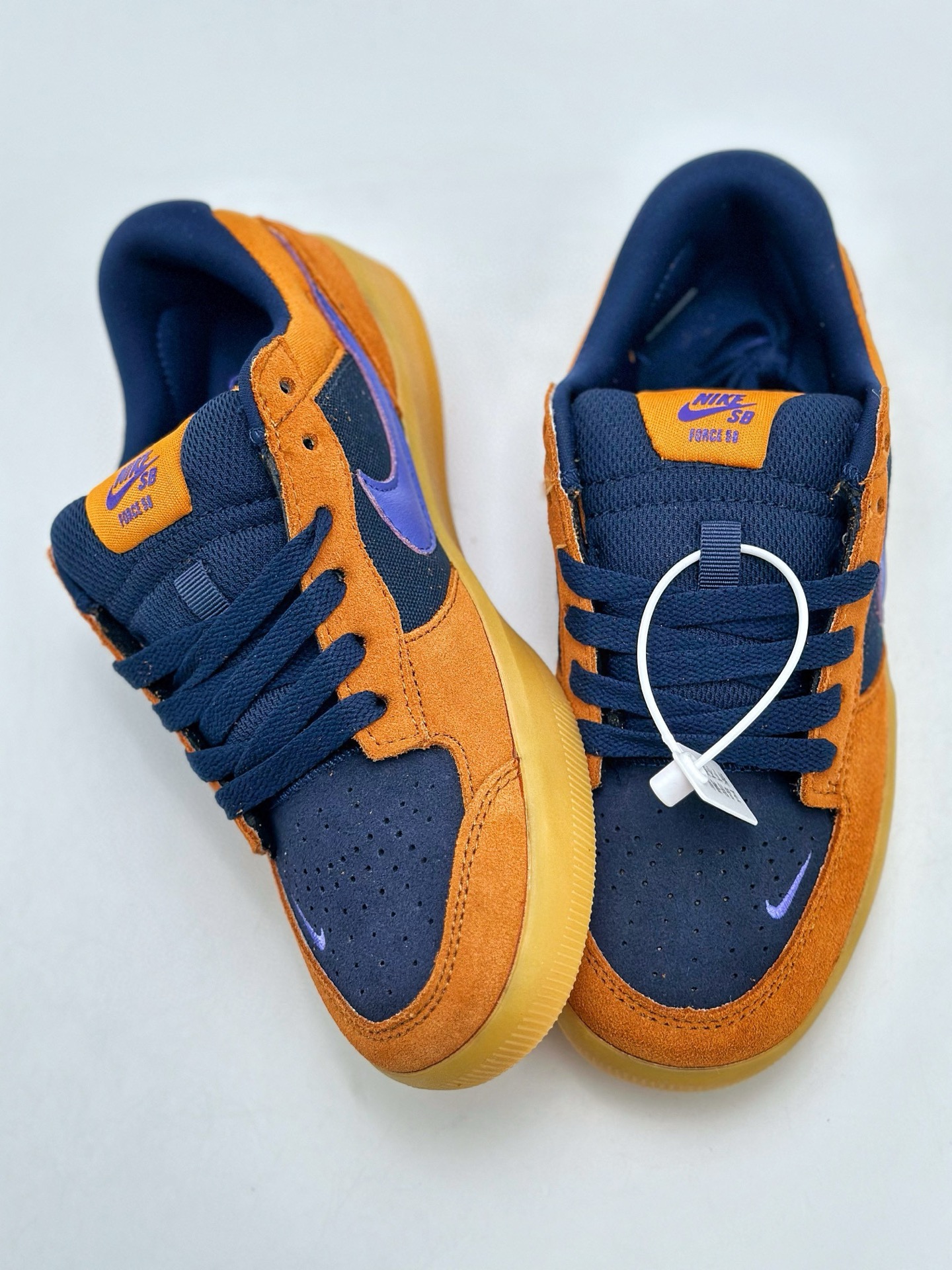 💰220
耐克Nike SB Force 58 纯原版本 黑桔紫
硫化杯底 传统篮球风格 原楦版型
Nike SB Force 58 男/女滑板鞋采用包边设计
经久耐穿 硫化结构则有效提升灵活性
穿上这款创意力作 助你耀动街头
采用帆布和翻毛皮组合材料 融入打孔设计
为你打造彰显经典篮球风范的整体造型
官方货号：DV5477 800TL
Size：36 36.5 37.5 38 38.5 39 40 40.5 41 42 42.5 43 44 45