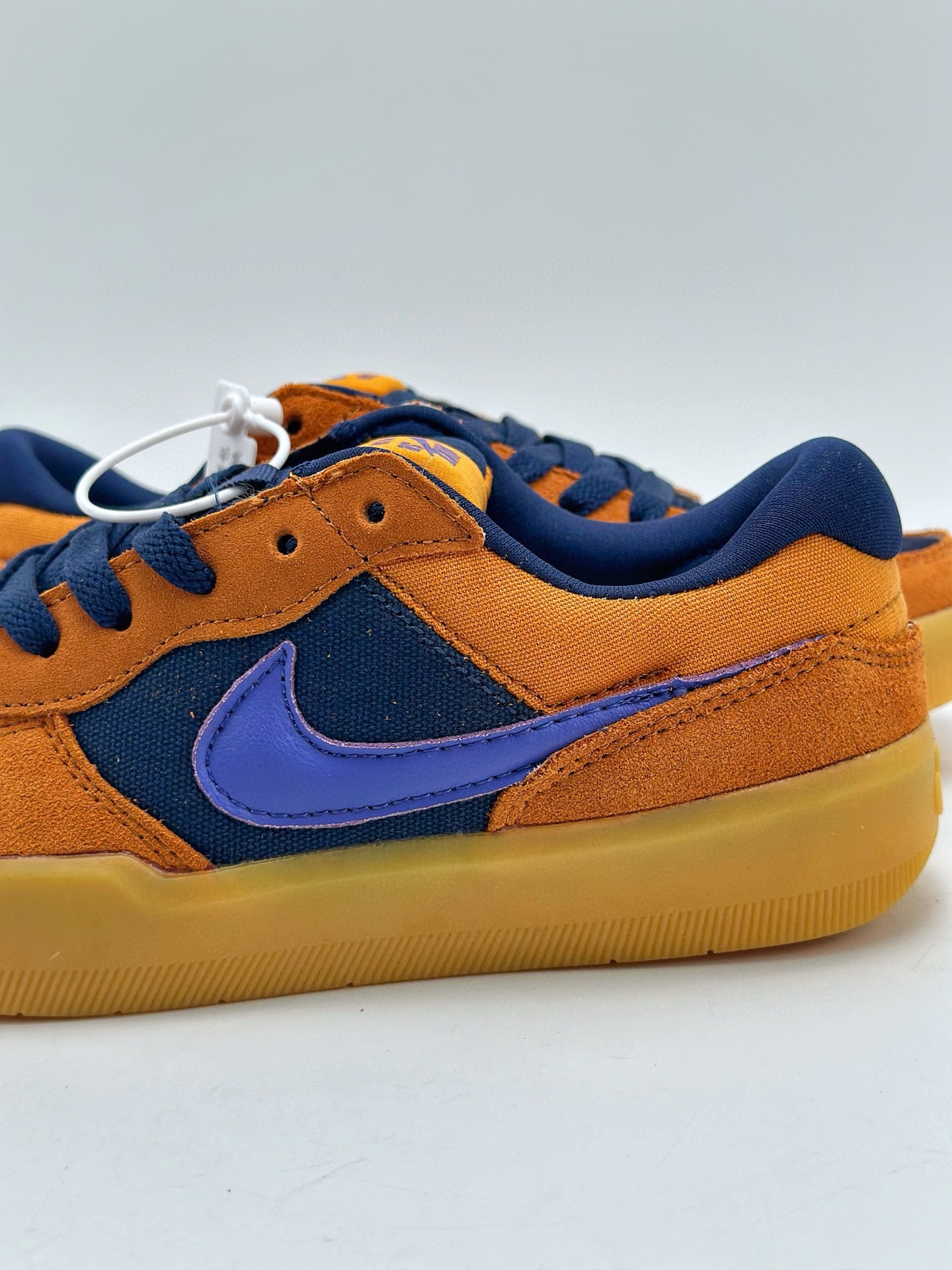 💰220
耐克Nike SB Force 58 纯原版本 黑桔紫
硫化杯底 传统篮球风格 原楦版型
Nike SB Force 58 男/女滑板鞋采用包边设计
经久耐穿 硫化结构则有效提升灵活性
穿上这款创意力作 助你耀动街头
采用帆布和翻毛皮组合材料 融入打孔设计
为你打造彰显经典篮球风范的整体造型
官方货号：DV5477 800TL
Size：36 36.5 37.5 38 38.5 39 40 40.5 41 42 42.5 43 44 45