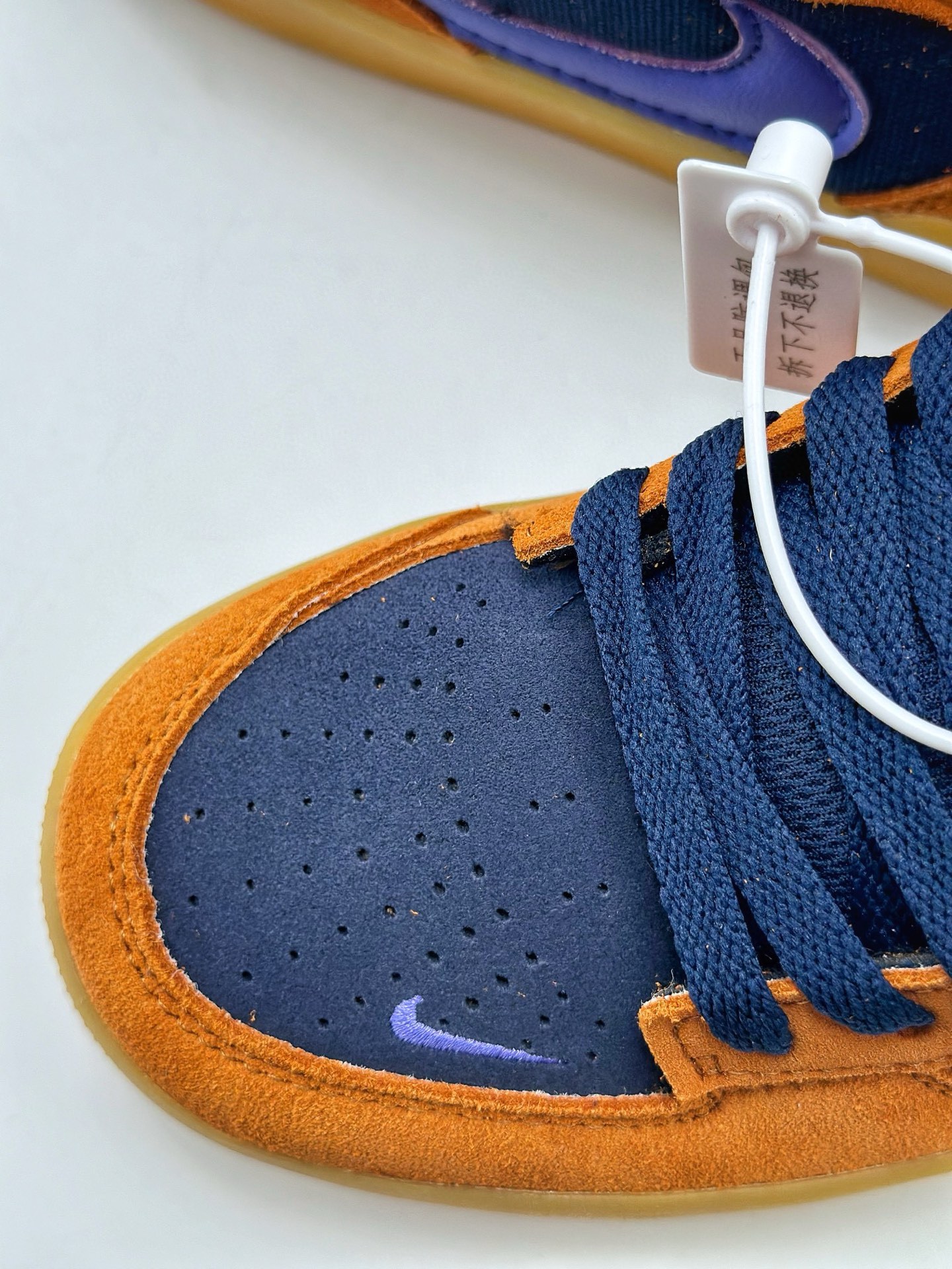💰220
耐克Nike SB Force 58 纯原版本 黑桔紫
硫化杯底 传统篮球风格 原楦版型
Nike SB Force 58 男/女滑板鞋采用包边设计
经久耐穿 硫化结构则有效提升灵活性
穿上这款创意力作 助你耀动街头
采用帆布和翻毛皮组合材料 融入打孔设计
为你打造彰显经典篮球风范的整体造型
官方货号：DV5477 800TL
Size：36 36.5 37.5 38 38.5 39 40 40.5 41 42 42.5 43 44 45