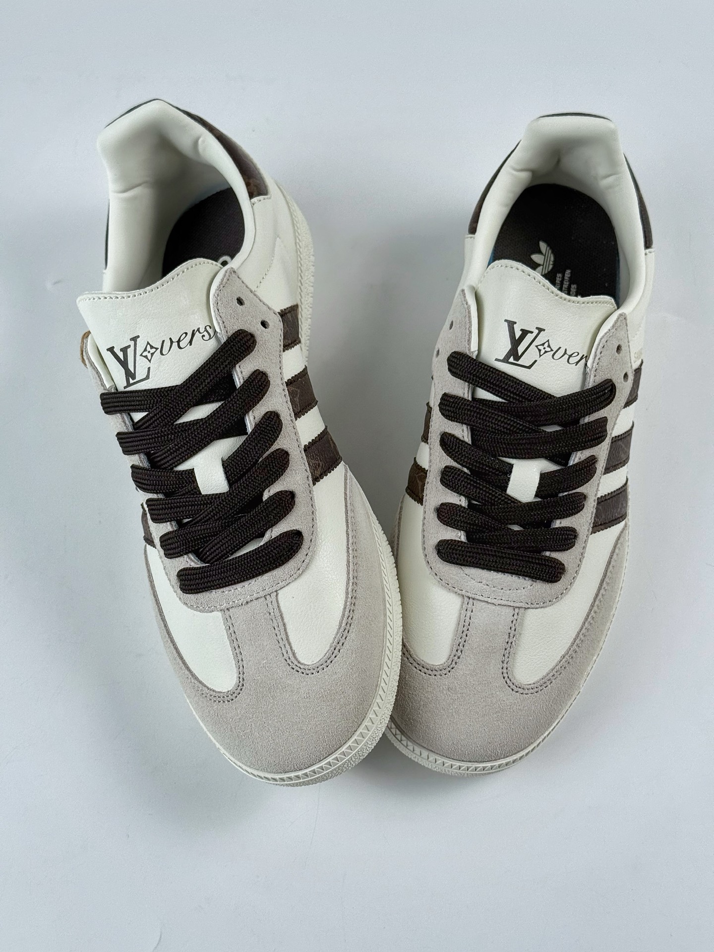 💰270
adidas originals Samba OG x Louis Vuitton 灰黑
桑巴舞系列复古经典轻便板鞋 
此款以简约大方的造型设计 给人以随性休闲的时尚格调 
穿着舒适轻便，运动灵活自如 满足日常个性穿搭
货号：GJ75803CC
Size：36 36.5 37 38 38.5 39 40 40.5 41 42 42.5 43 44 44.5 45