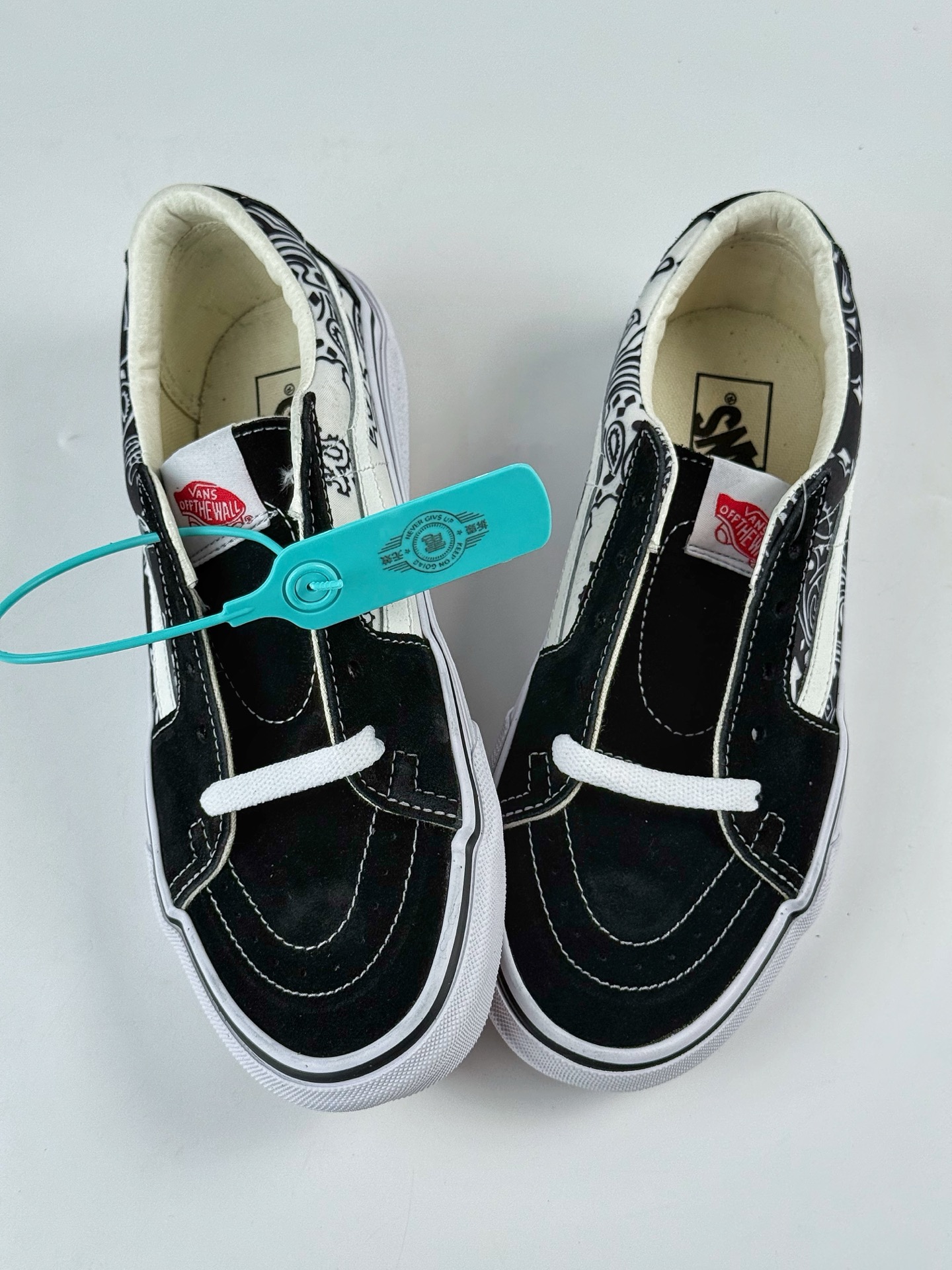 💰220
VANS 范斯 SK8-LOW 经典款 腰果花印花低帮 黑白 休闲板鞋帆布鞋
VN0A4UUK6BT
工艺：硫化1:1（重量1:1、真标、原钢印、材质标、鞋型标、合格证）
颜色Vans SK8 腰果花
官方货号：VN0A4UWL5MWYK
尺码：35 36 36.5 37 38 38.5 39 40 40.5 41 42 42.5 43 44