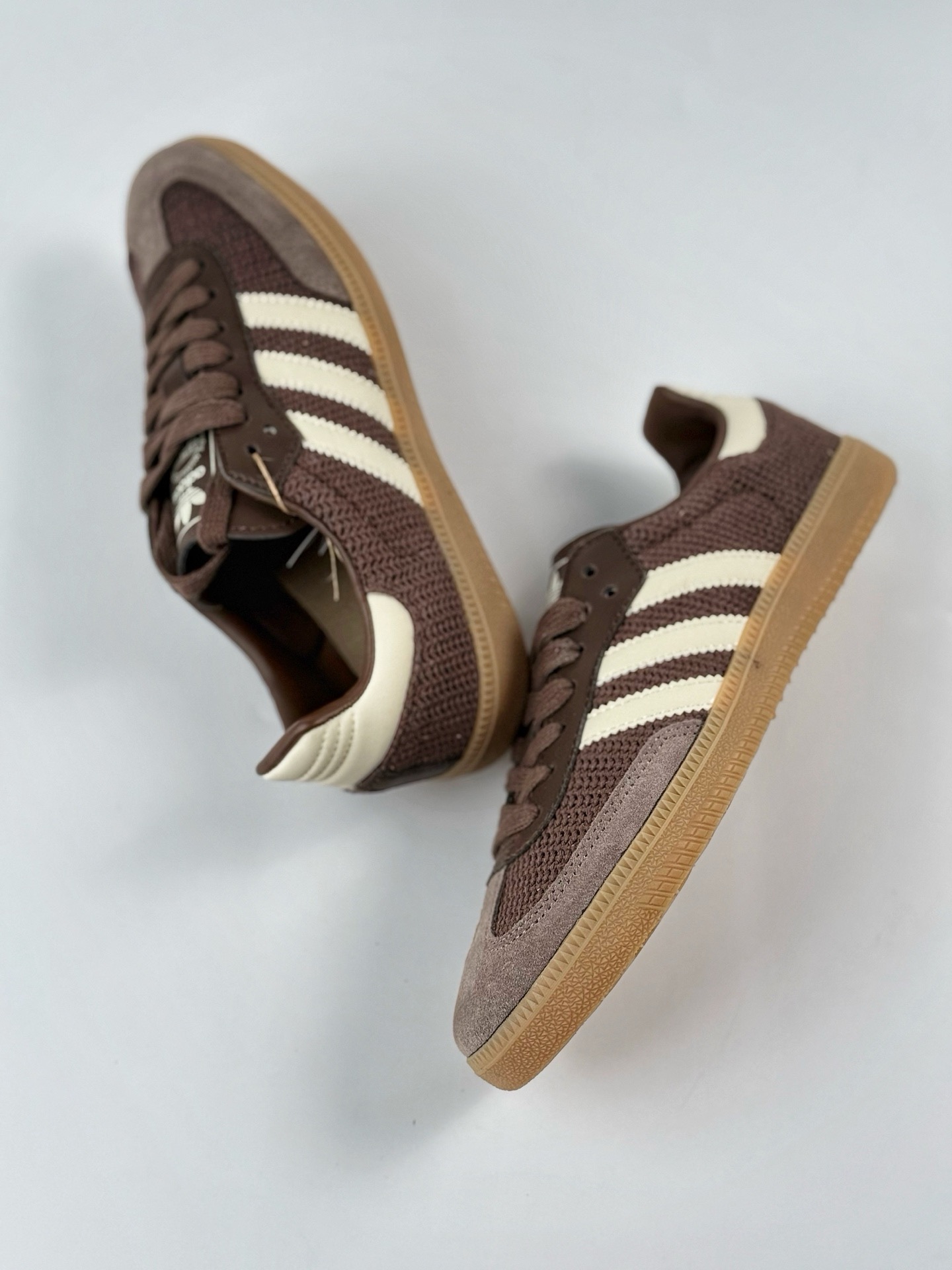 💰210
adidas originals Samba OG 棕黄
此款以简约大方的造型设计，给人以随性休闲的时尚格调，穿着舒适轻便，运动灵活自如，蓝满足日常个性穿搭。
货号：JI3184GJ
Size：35 36 36.5 37 38 38.5 39 40 40.5 41 42 42.5 43 44 45