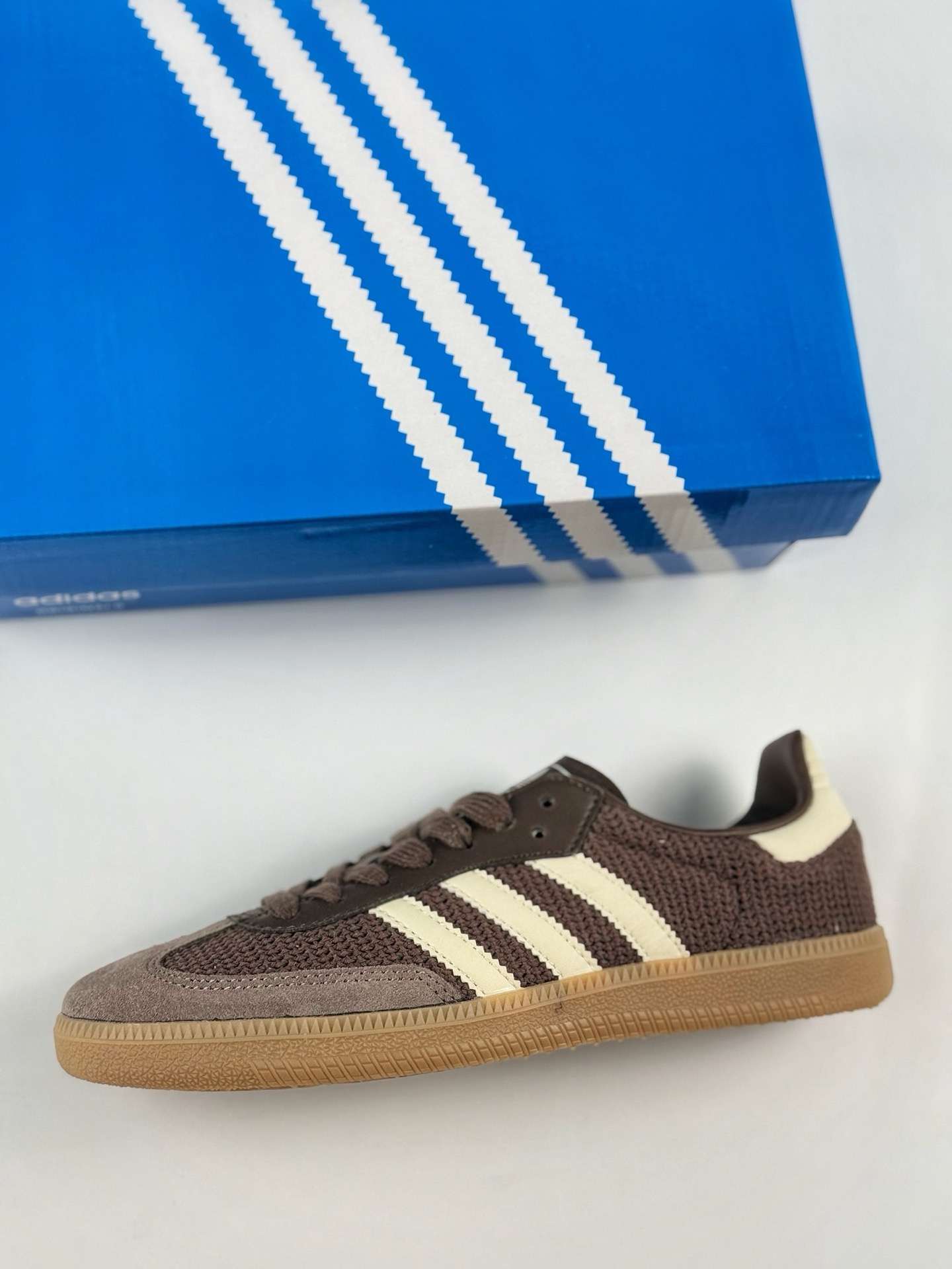 💰210
adidas originals Samba OG 棕黄
此款以简约大方的造型设计，给人以随性休闲的时尚格调，穿着舒适轻便，运动灵活自如，蓝满足日常个性穿搭。
货号：JI3184GJ
Size：35 36 36.5 37 38 38.5 39 40 40.5 41 42 42.5 43 44 45