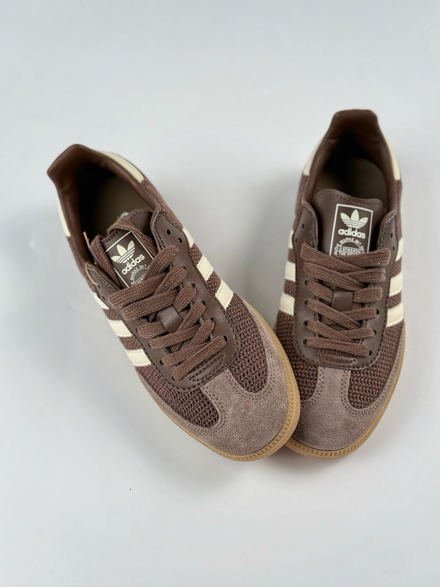 💰210
adidas originals Samba OG 棕黄
此款以简约大方的造型设计，给人以随性休闲的时尚格调，穿着舒适轻便，运动灵活自如，蓝满足日常个性穿搭。
货号：JI3184GJ
Size：35 36 36.5 37 38 38.5 39 40 40.5 41 42 42.5 43 44 45