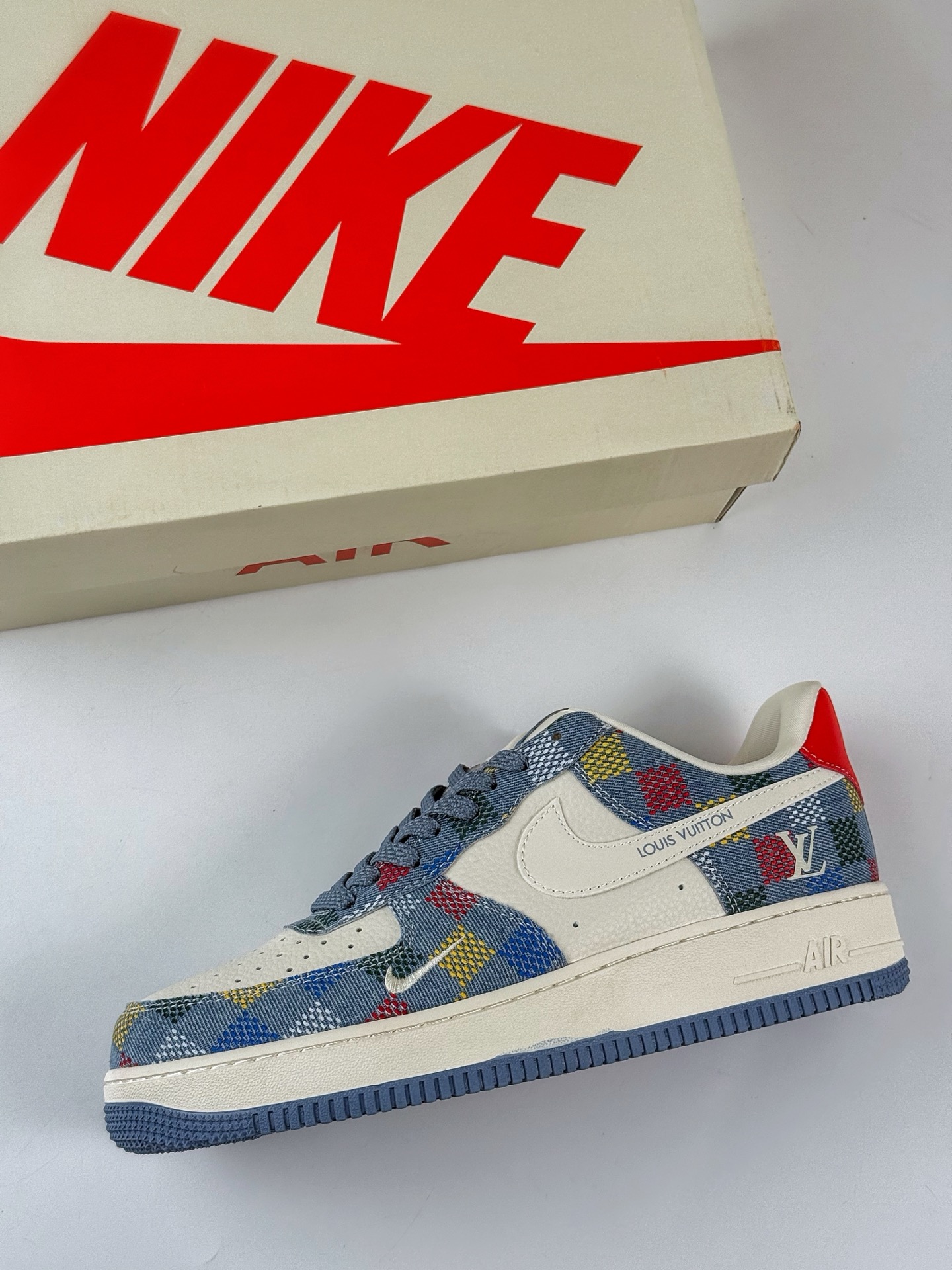 260 Nike Air Force 1 Low 07 x Louis Vuitton 牛仔蓝白小勾满天星 XL1979-101
