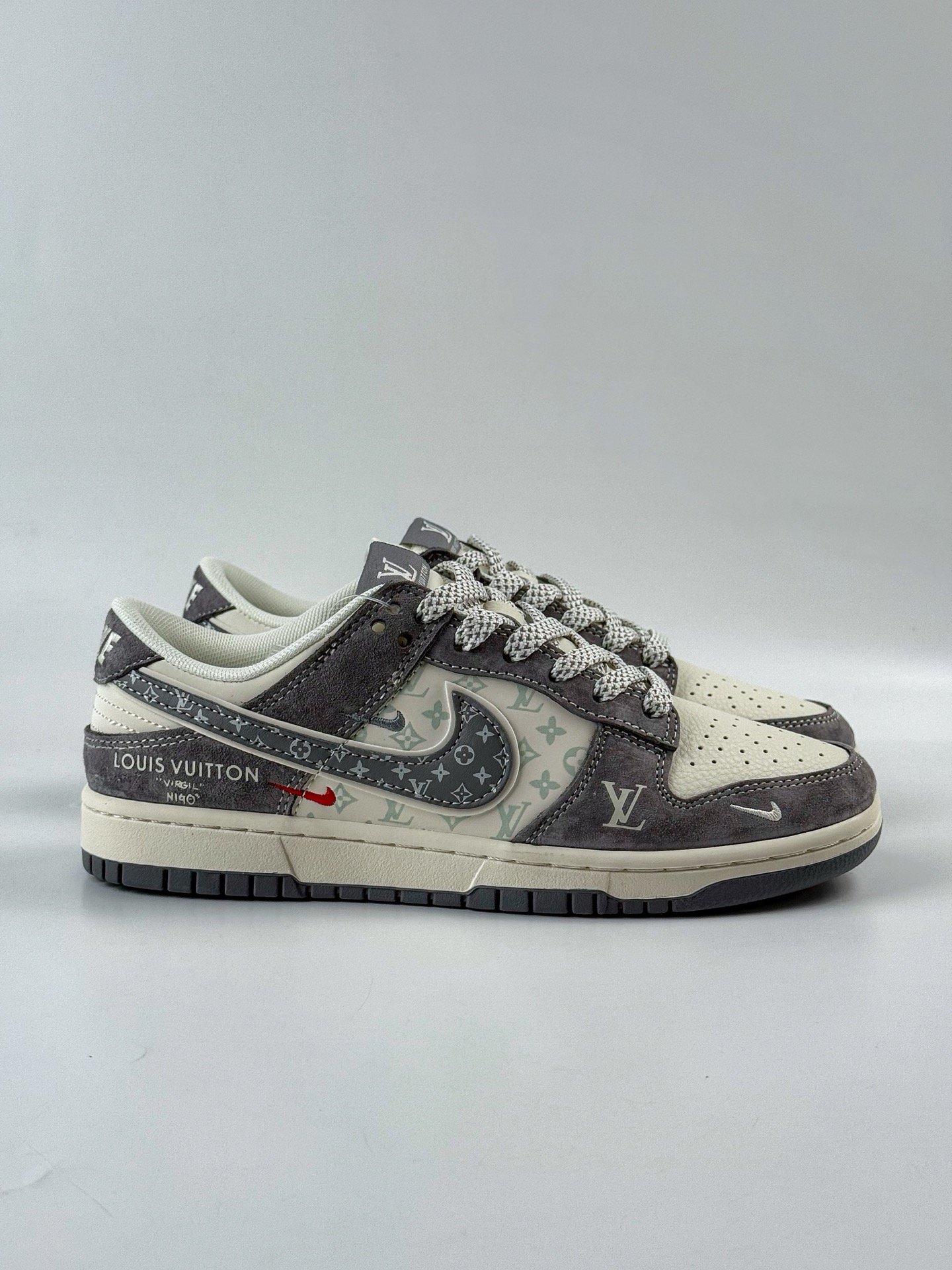280 Nike SB Dunk Low x Louis Vuitton 灰白三小勾满天星 YX5066-361