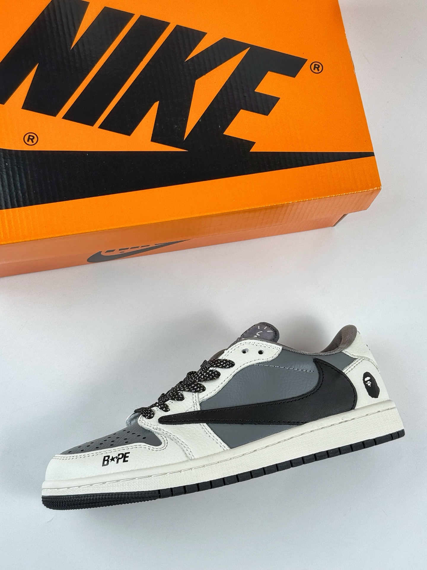 220 Travis Scott x Nike Air Jordan 1 Low x BAPE Air Jordan 1 Low 反转白灰黑满天星倒钩 JW1188-131
