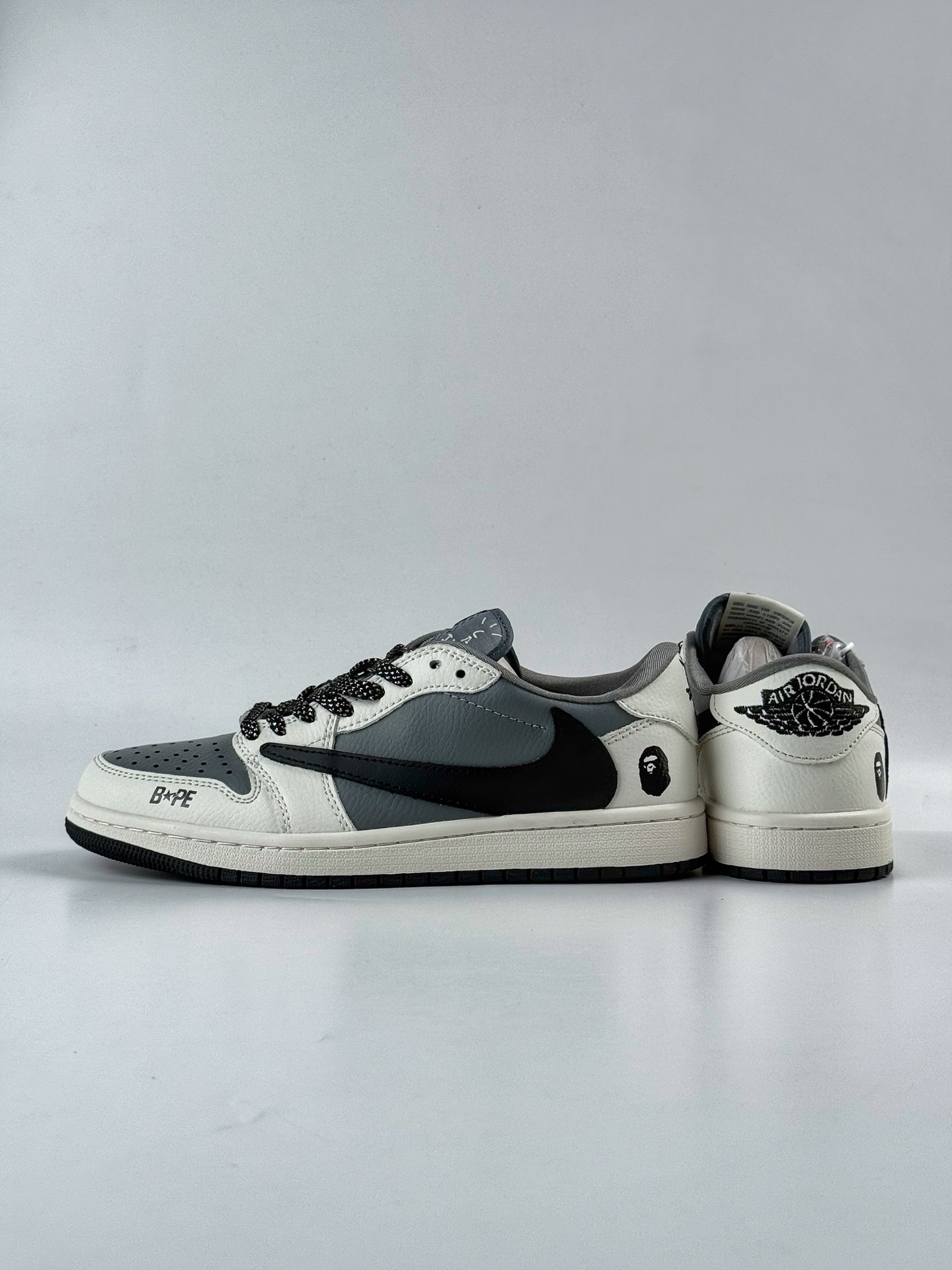 220 Travis Scott x Nike Air Jordan 1 Low x BAPE Air Jordan 1 Low 反转白灰黑满天星倒钩 JW1188-131