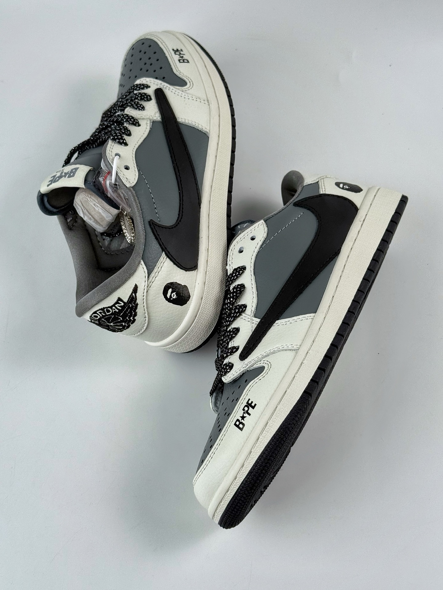 220 Travis Scott x Nike Air Jordan 1 Low x BAPE Air Jordan 1 Low 反转白灰黑满天星倒钩 JW1188-131