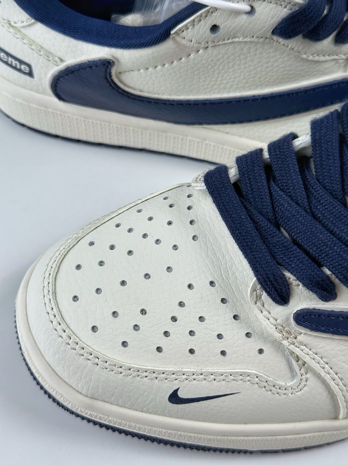 220 Travis Scott x Nike Air Jordan 1 Low x Superme Air Jordan 1 Low 反转白蓝小勾倒钩 JW1188-130