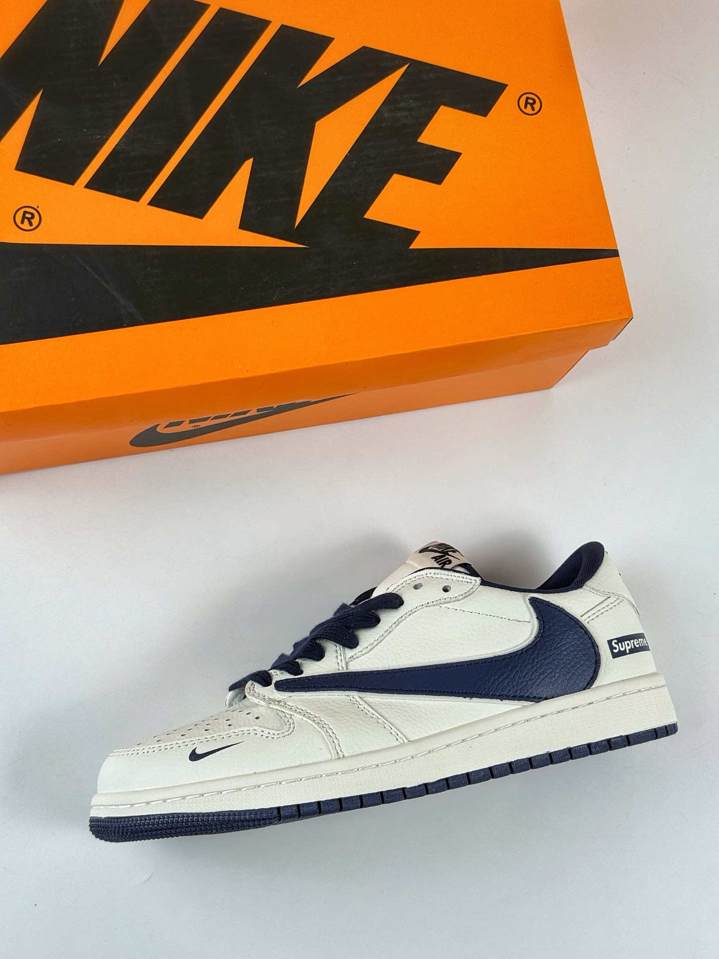 220 Travis Scott x Nike Air Jordan 1 Low x Superme Air Jordan 1 Low 反转白蓝小勾倒钩 JW1188-130