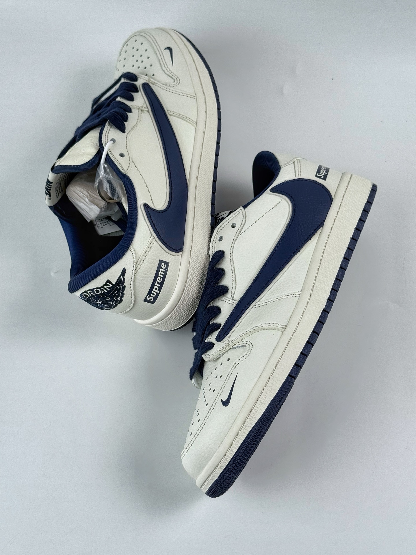 220 Travis Scott x Nike Air Jordan 1 Low x Superme Air Jordan 1 Low 反转白蓝小勾倒钩 JW1188-130