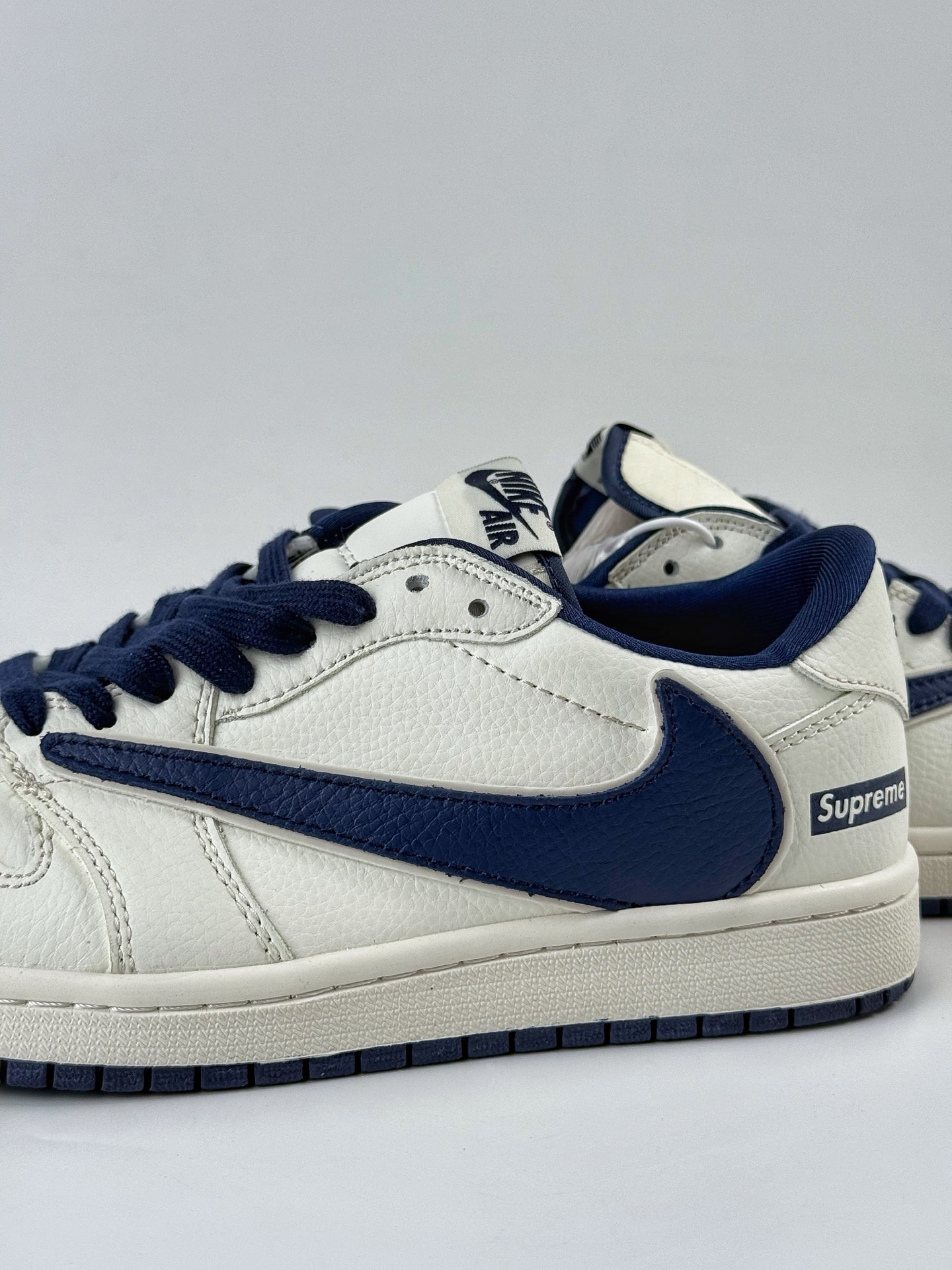 220 Travis Scott x Nike Air Jordan 1 Low x Superme Air Jordan 1 Low 反转白蓝小勾倒钩 JW1188-130
