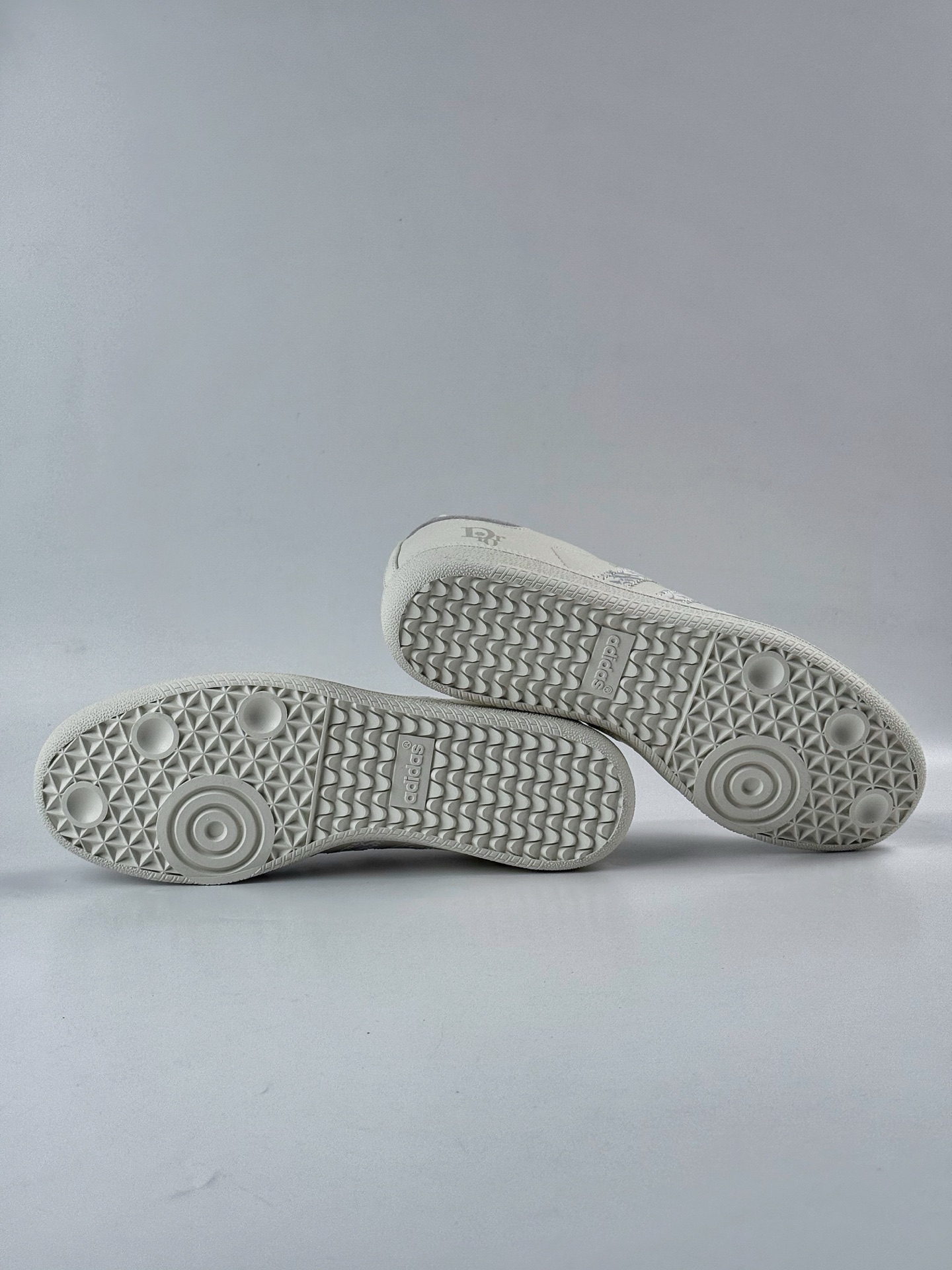 200 adidas originals Samba OG x DIOR 桑巴舞系列复古经典轻便板鞋 GJ75808-Chinese UA Cheap High Quatity Brand Clothes Bags handbags Sneakers wholesale wholesaler seller from China Factory suppliers Fashion Clothing Shoes best Quality Beautiful Price 200 adidas originals Samba OG x DIOR 桑巴舞系列复古经典轻便板鞋 GJ75808