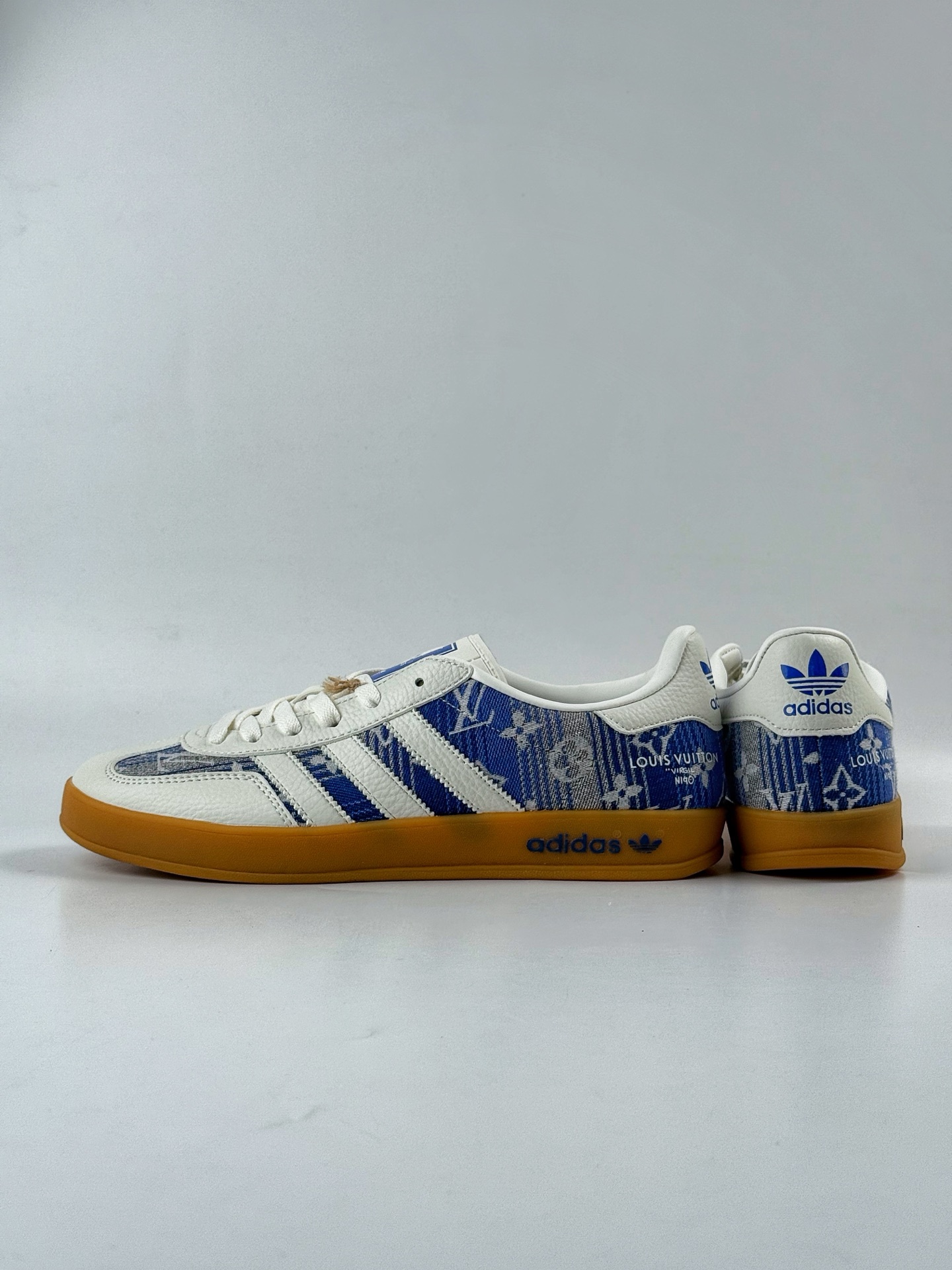 200 Adidas三叶草SAMBA OG x Louis Vuitton 白蓝 休闲板鞋 SC9207-732-Chinese UA Cheap High Quatity Brand Clothes Bags handbags Sneakers wholesale wholesaler seller from China Factory suppliers Fashion Clothing Shoes best Quality Beautiful Price 200 Adidas三叶草SAMBA OG x Louis Vuitton 白蓝 休闲板鞋 SC9207-732