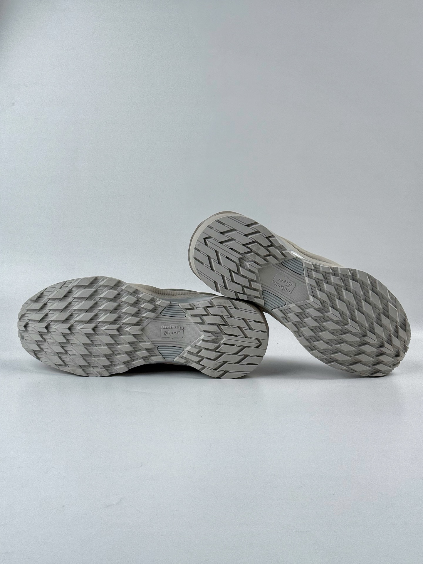 190 Onitsuka Tiger鬼塚虎 TIGTRAIL 舒适时尚 减震防滑 低帮 生活休闲鞋 1183C383-020-Chinese UA Cheap High Quatity Brand Clothes Bags handbags Sneakers wholesale wholesaler seller from China Factory suppliers Fashion Clothing Shoes best Quality Beautiful Price 190 Onitsuka Tiger鬼塚虎 TIGTRAIL 舒适时尚 减震防滑 低帮 生活休闲鞋 1183C383-020