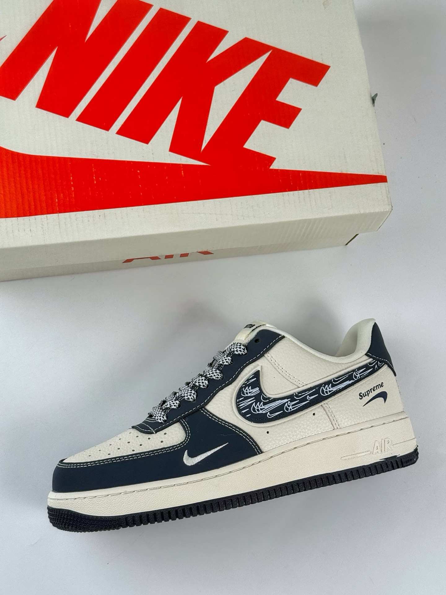 260 Nike Air Force 1 Low 07 x Supreme 米蓝小勾满天星 DF0188-069