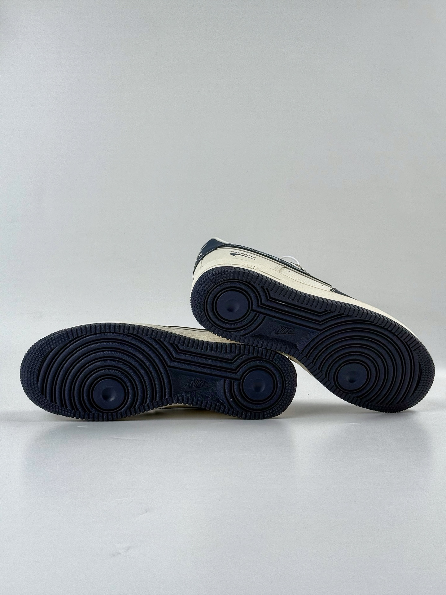 260 Nike Air Force 1 Low 07 x Supreme 米蓝小勾满天星 DF0188-069