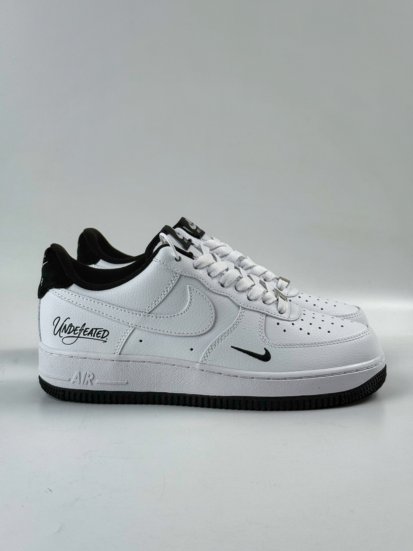 240 Nike Air Force 1 Low 07 x UNDEFEATED 白黑小勾 ZH0316-102-Chinese UA Cheap High Quatity Brand Clothes Bags handbags Sneakers wholesale wholesaler seller from China Factory suppliers Fashion Clothing Shoes best Quality Beautiful Price 240 Nike Air Force 1 Low 07 x UNDEFEATED 白黑小勾 ZH0316-102
