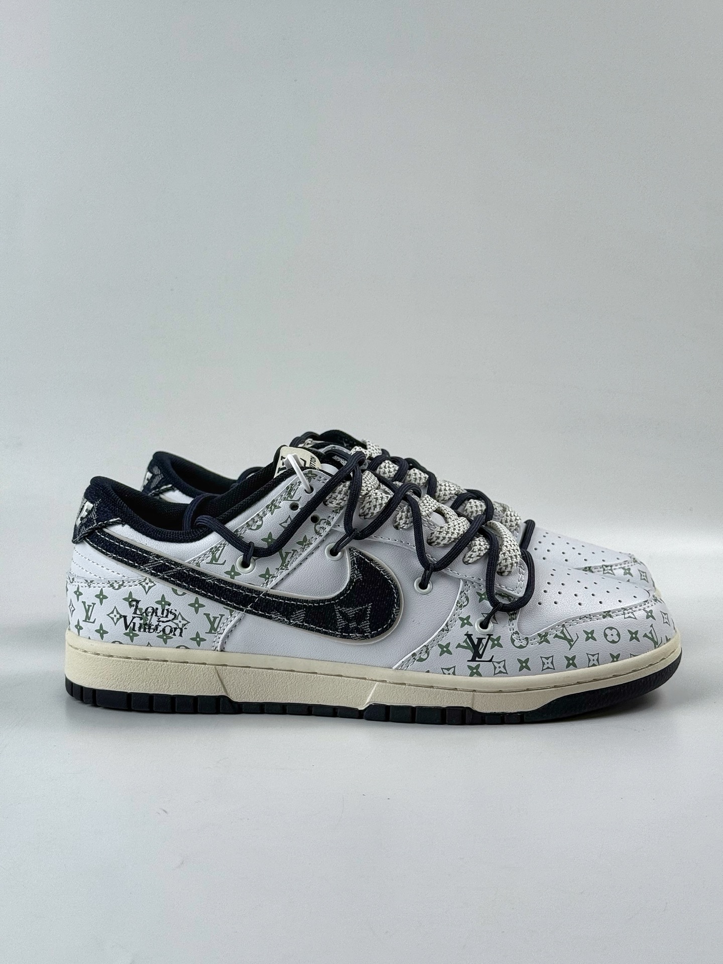 300 Nike SB Dunk Low x Louis Vuitton 蓝黑绑带满天星 DM6868-086