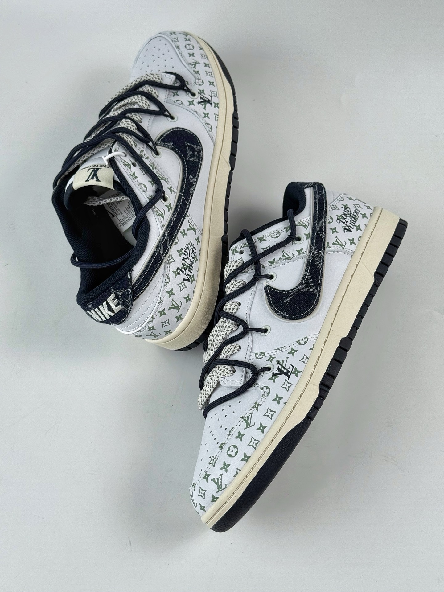 300 Nike SB Dunk Low x Louis Vuitton 蓝黑绑带满天星 DM6868-086