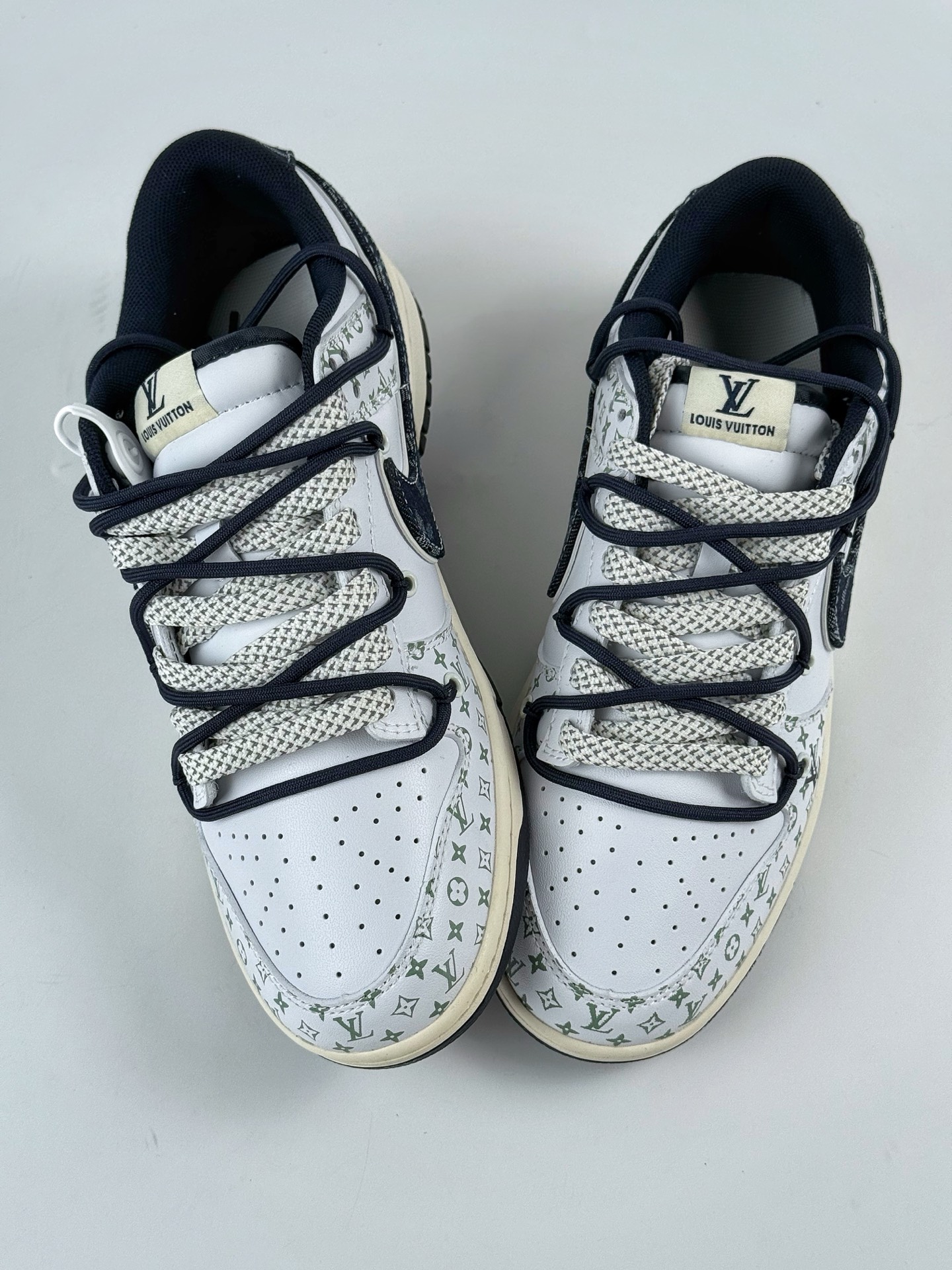 300 Nike SB Dunk Low x Louis Vuitton 蓝黑绑带满天星 DM6868-086